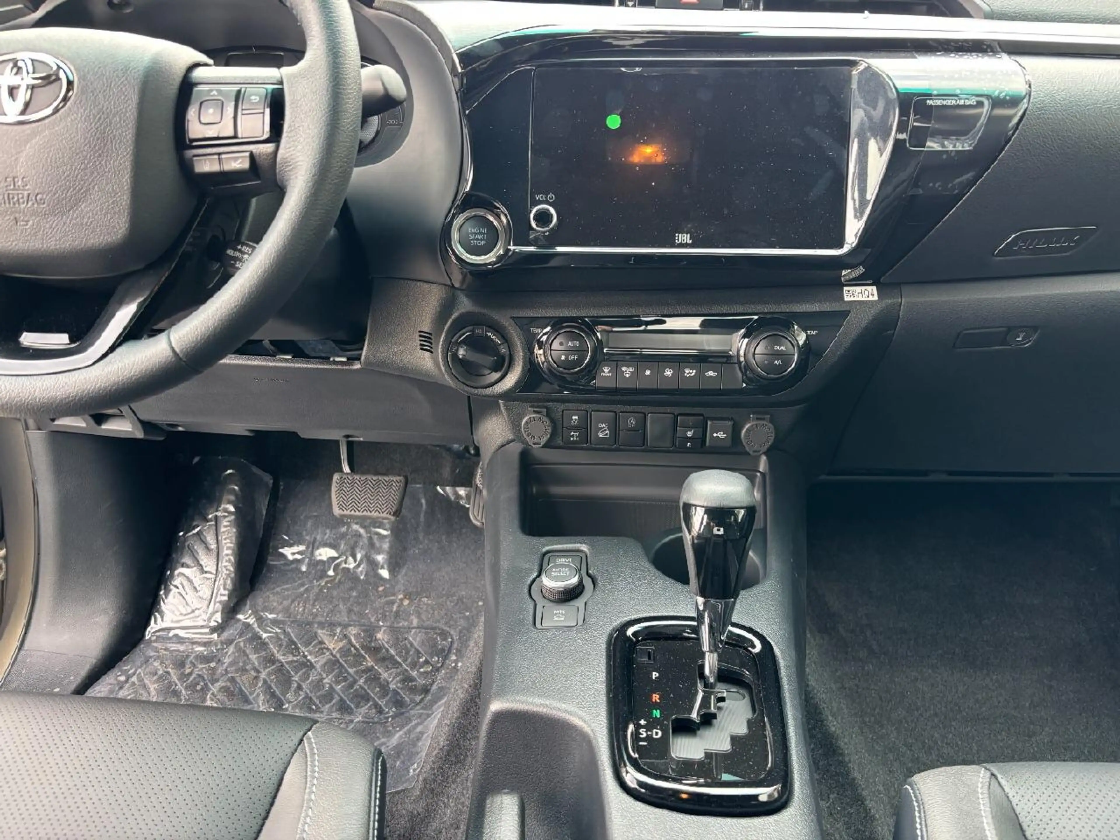 Toyota Hilux Double Cab Invincible 4x4 2.8 Aut sofort verf MHEV — photo 12