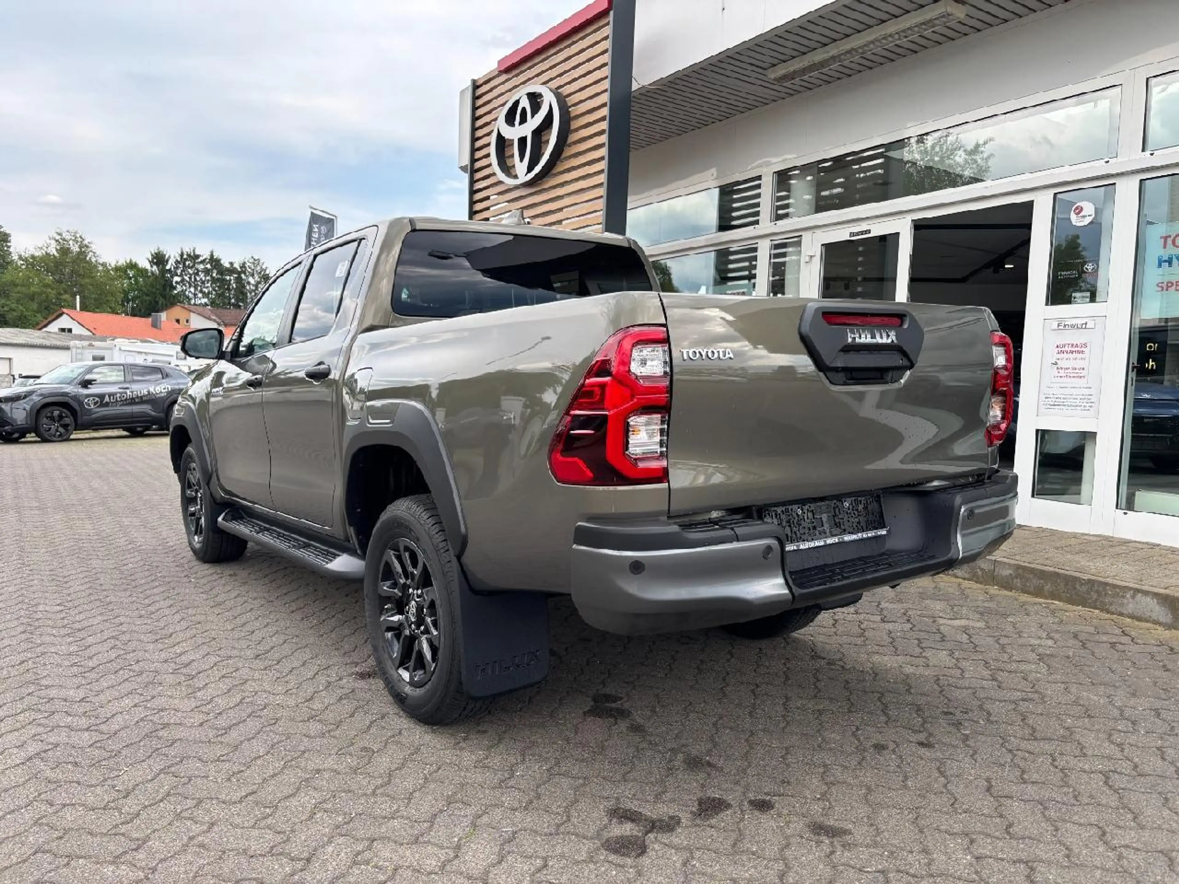 Toyota Hilux Double Cab Invincible 4x4 2.8 Aut sofort verf MHEV — photo 9