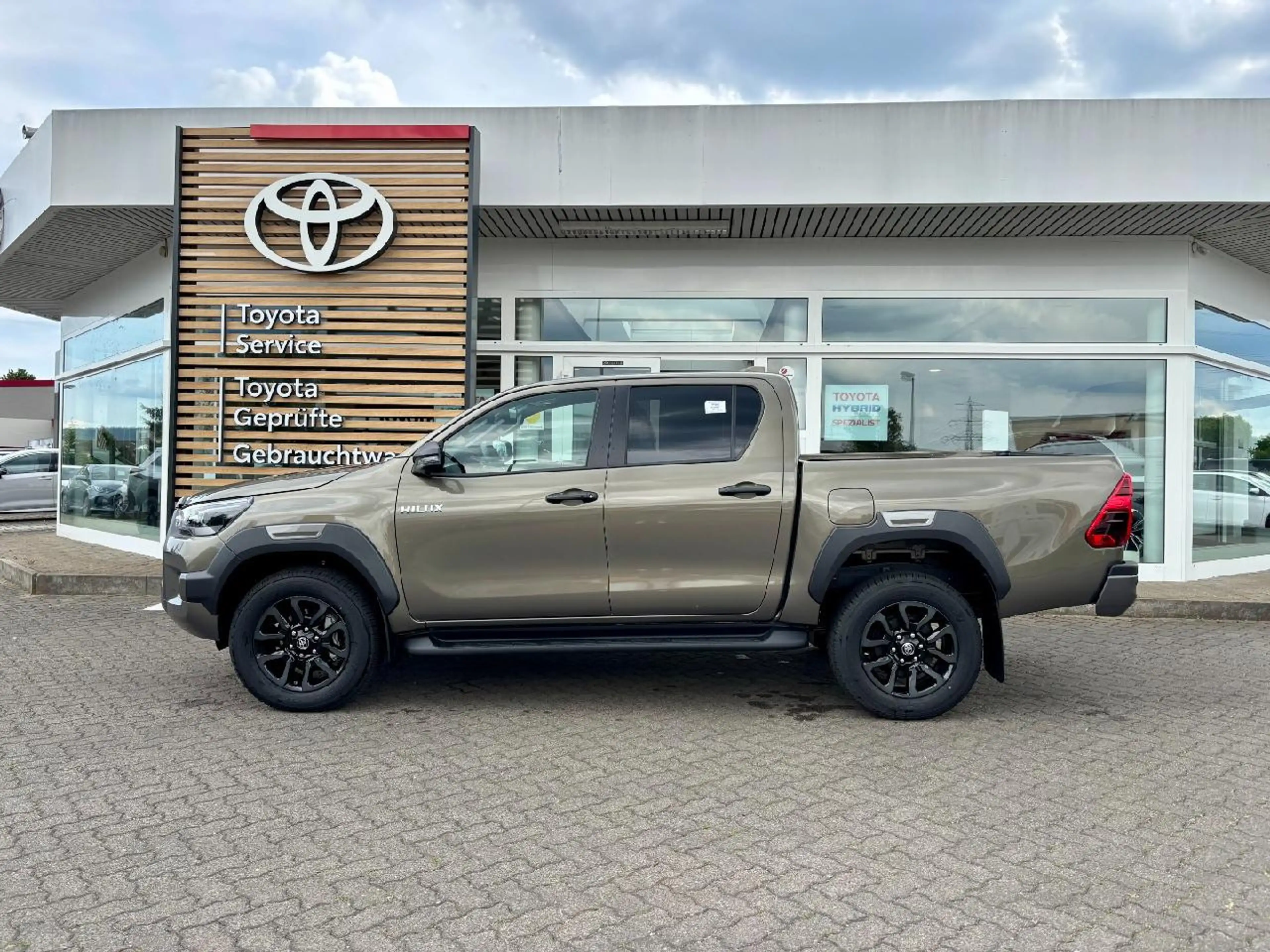 Toyota Hilux Double Cab Invincible 4x4 2.8 Aut sofort verf MHEV — photo 14