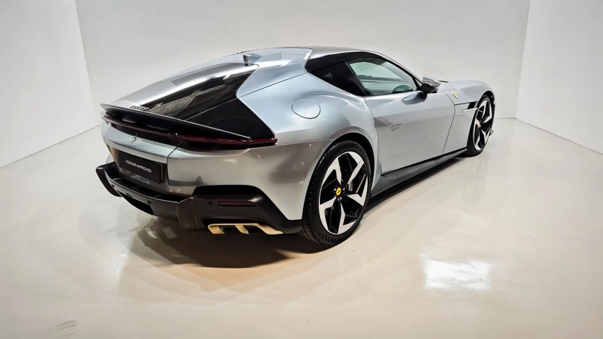 Ferrari 12 Cilindri Gris - 2