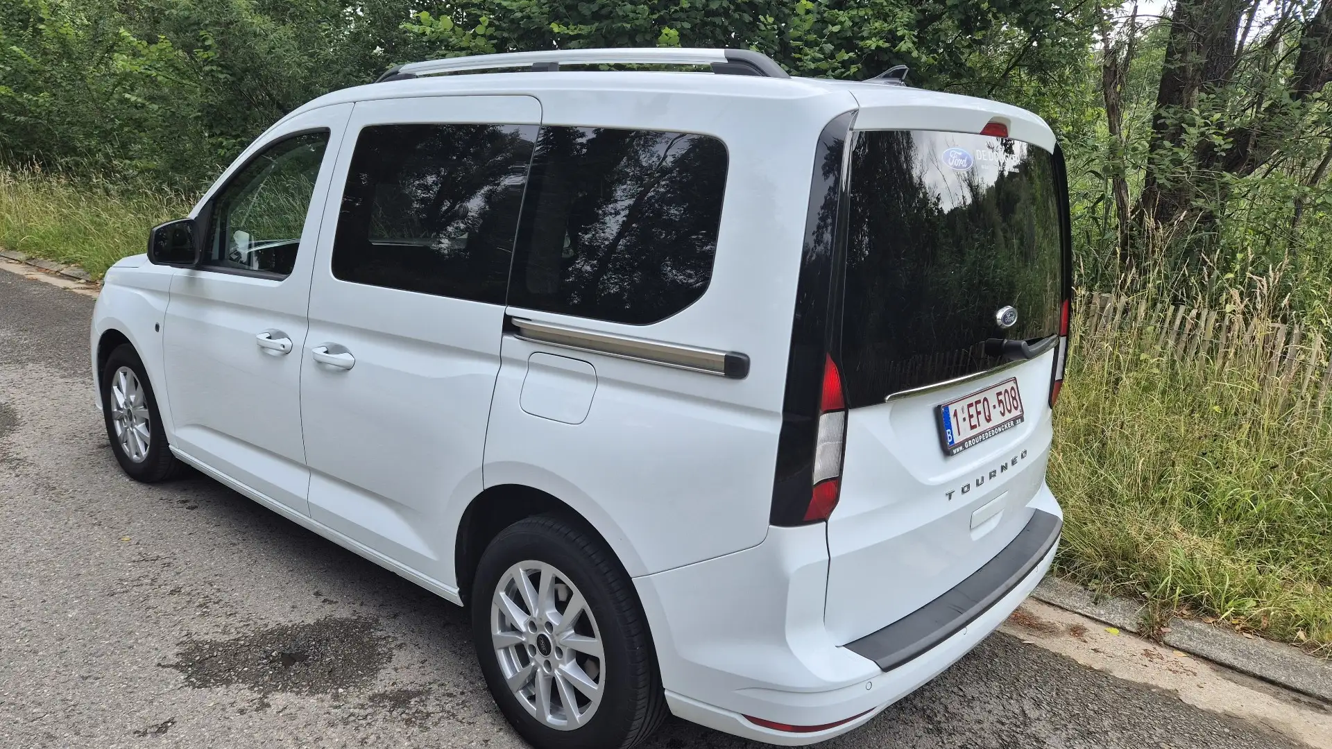 Ford Tourneo Connect 1.5 EcoBoost Aut. TITANIUM 7 plaatsen L1 Wit - 2