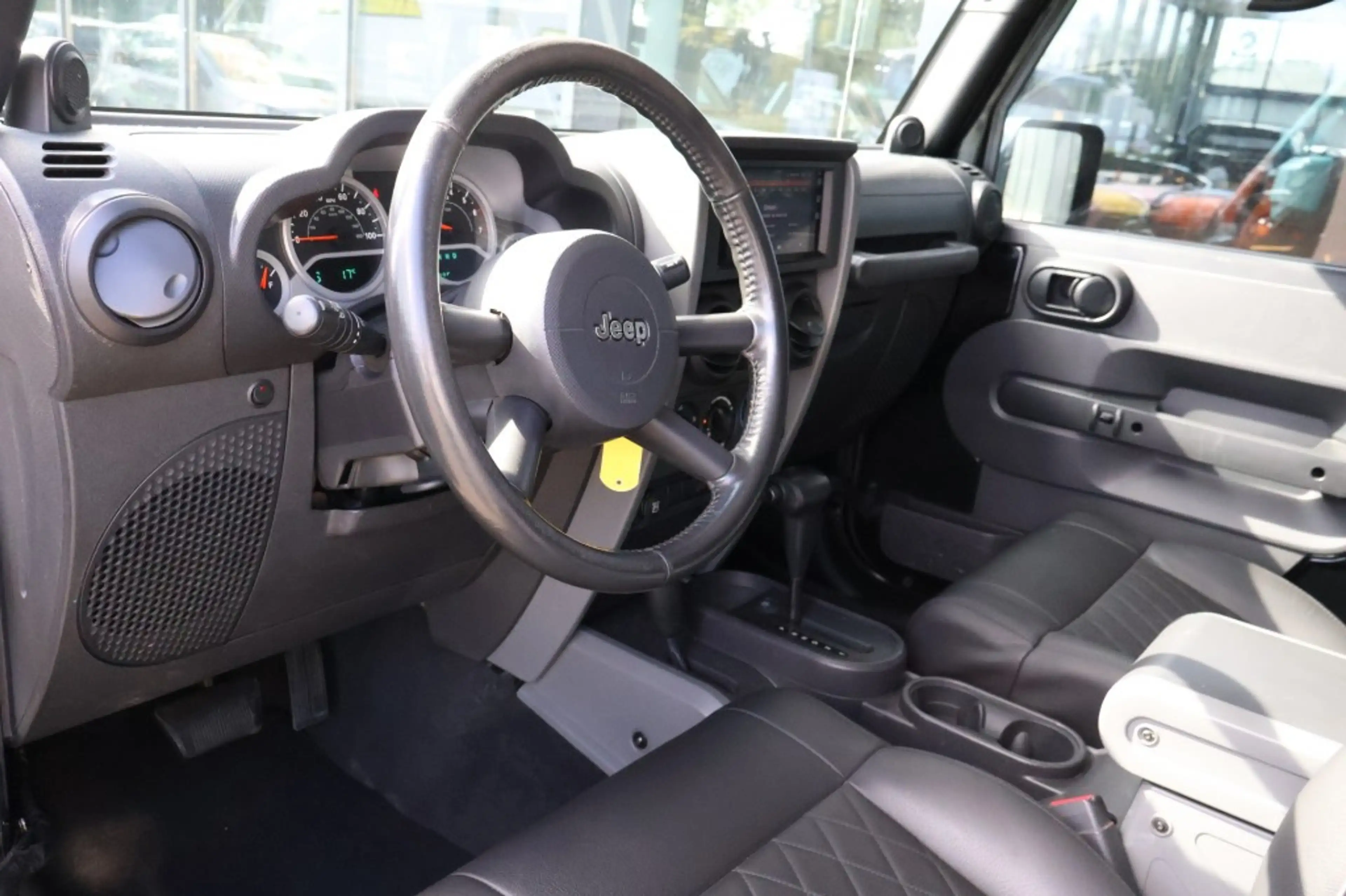 Jeep Wrangler 3.8i V6 4x4 Aut. Graffity by Tyrone edition — photo 12