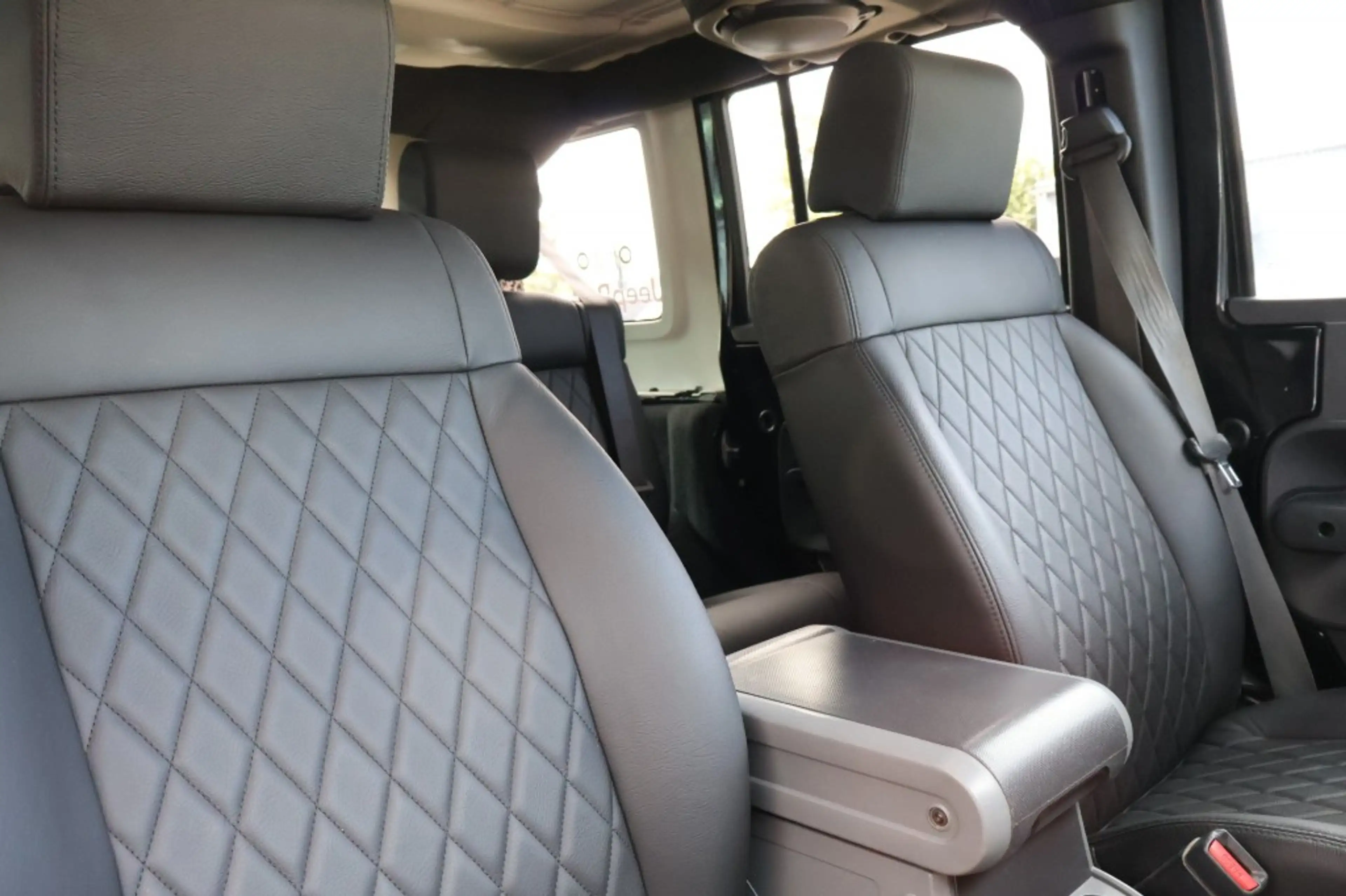 Jeep Wrangler 3.8i V6 4x4 Aut. Graffity by Tyrone edition — photo 4