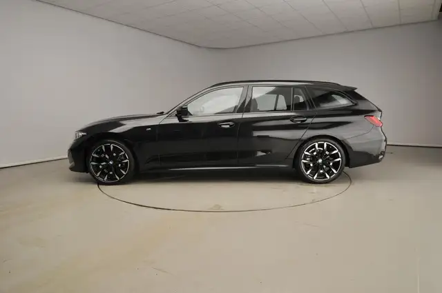 BMW 3 Series view 6