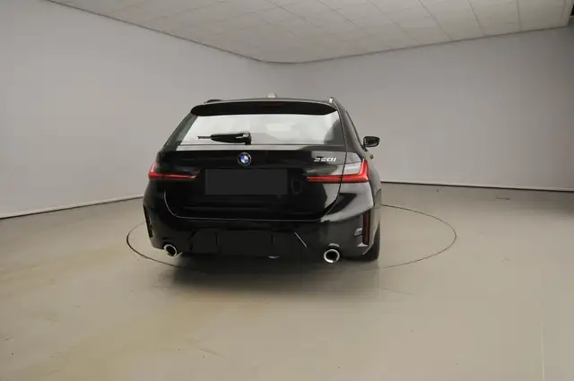 BMW 3 Series view 14