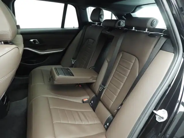 BMW 3 Series view 10