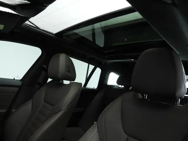 BMW 3 Series view 12