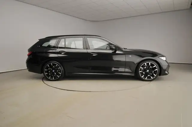 BMW 3 Series view 5