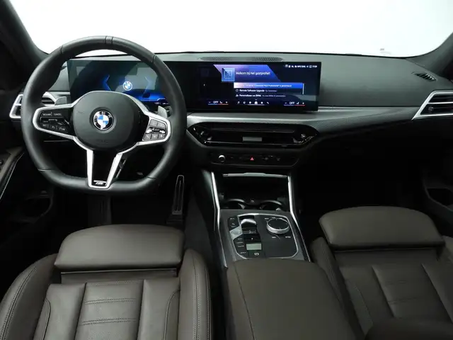 BMW 3 Series view 9