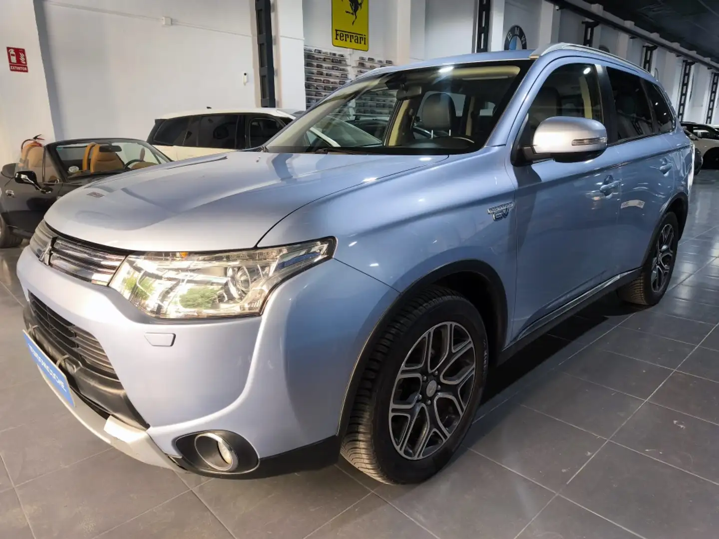 Mitsubishi Outlander PHEV Motion Bleu - 2