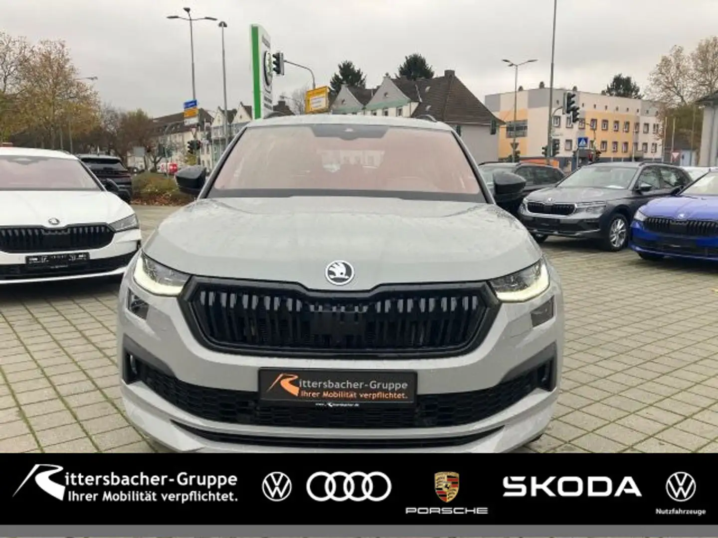 Skoda Kodiaq 2.0 TDI DSG Sportline 4x4 AHK STHZ Leder Grijs - 1