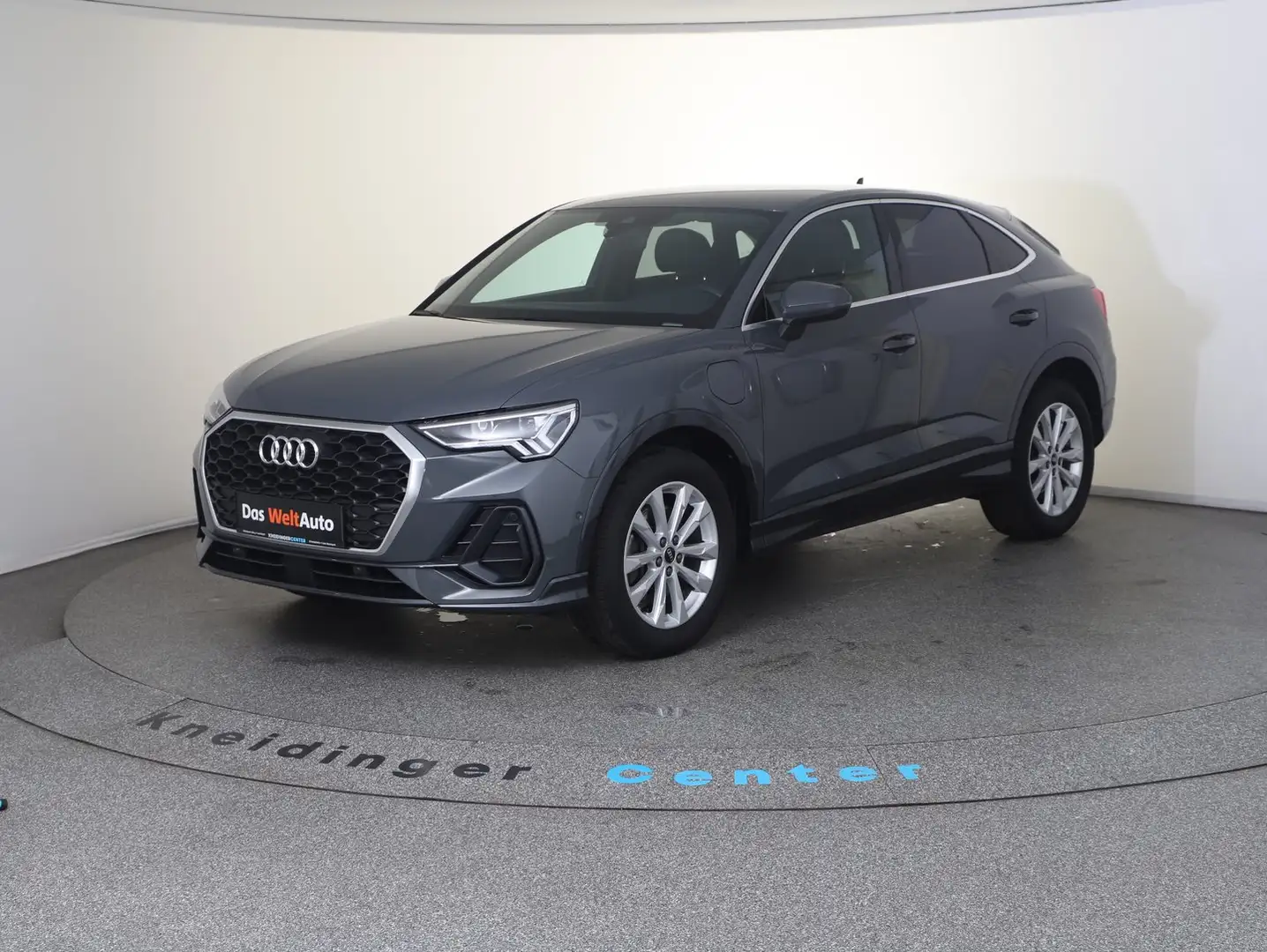 Audi Q3 e-tron 45 TFSI e Grau - 2