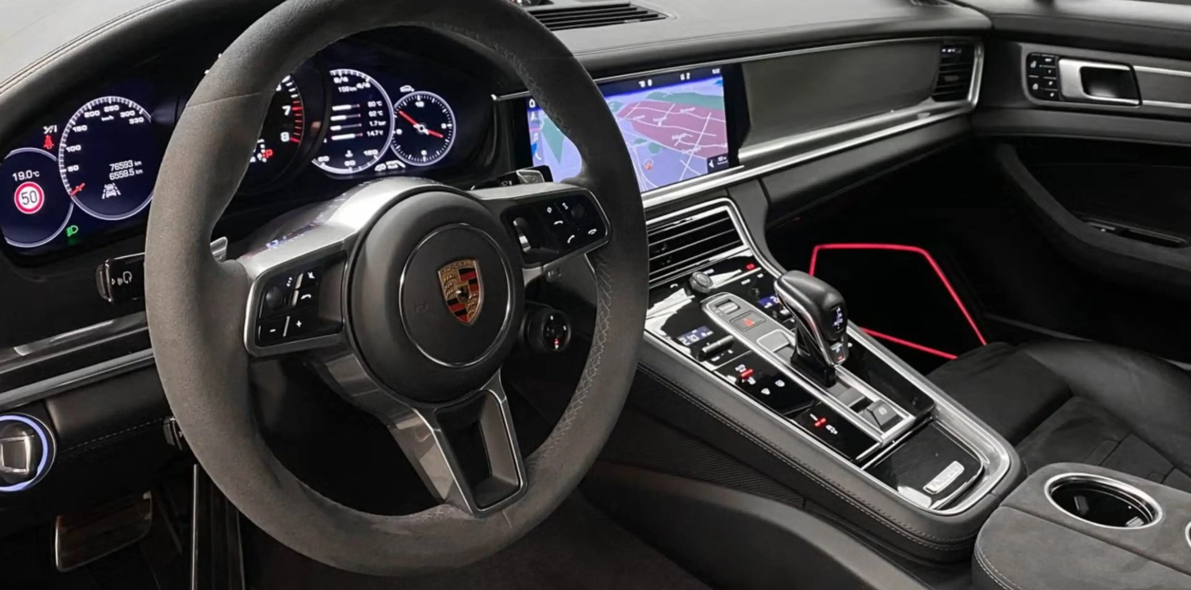 Porsche Panamera GTS *AHK/PANO/HUD* — photo 7