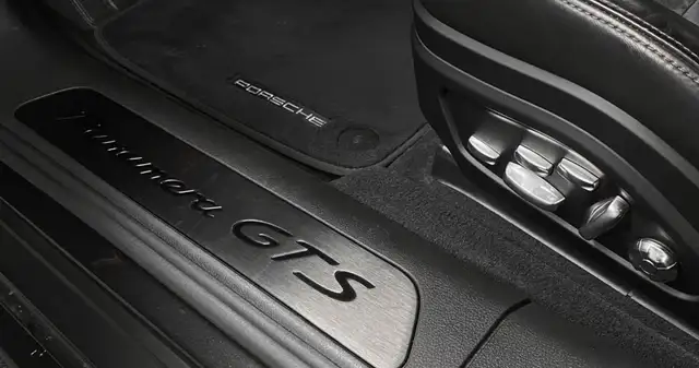 Porsche Panamera view 11