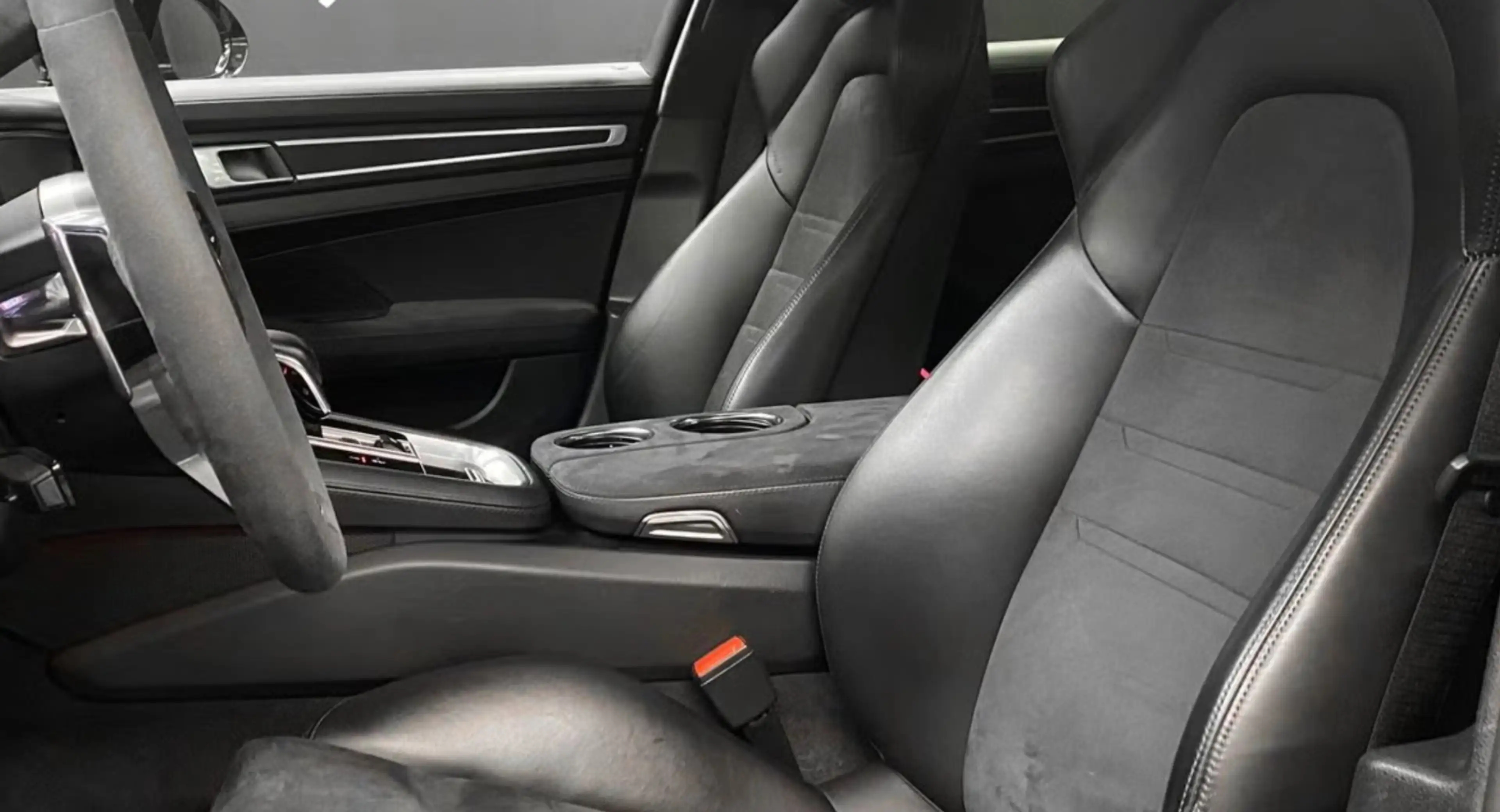 Porsche Panamera GTS *AHK/PANO/HUD* — photo 12