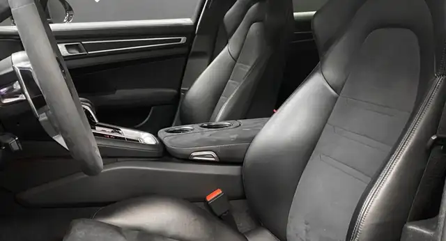 Porsche Panamera view 12