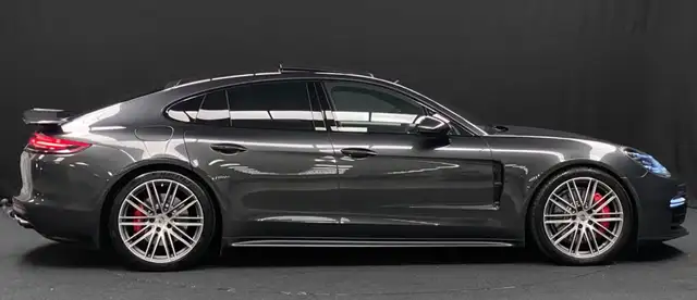 Porsche Panamera view 3