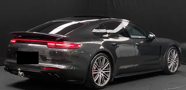 Porsche Panamera view 4