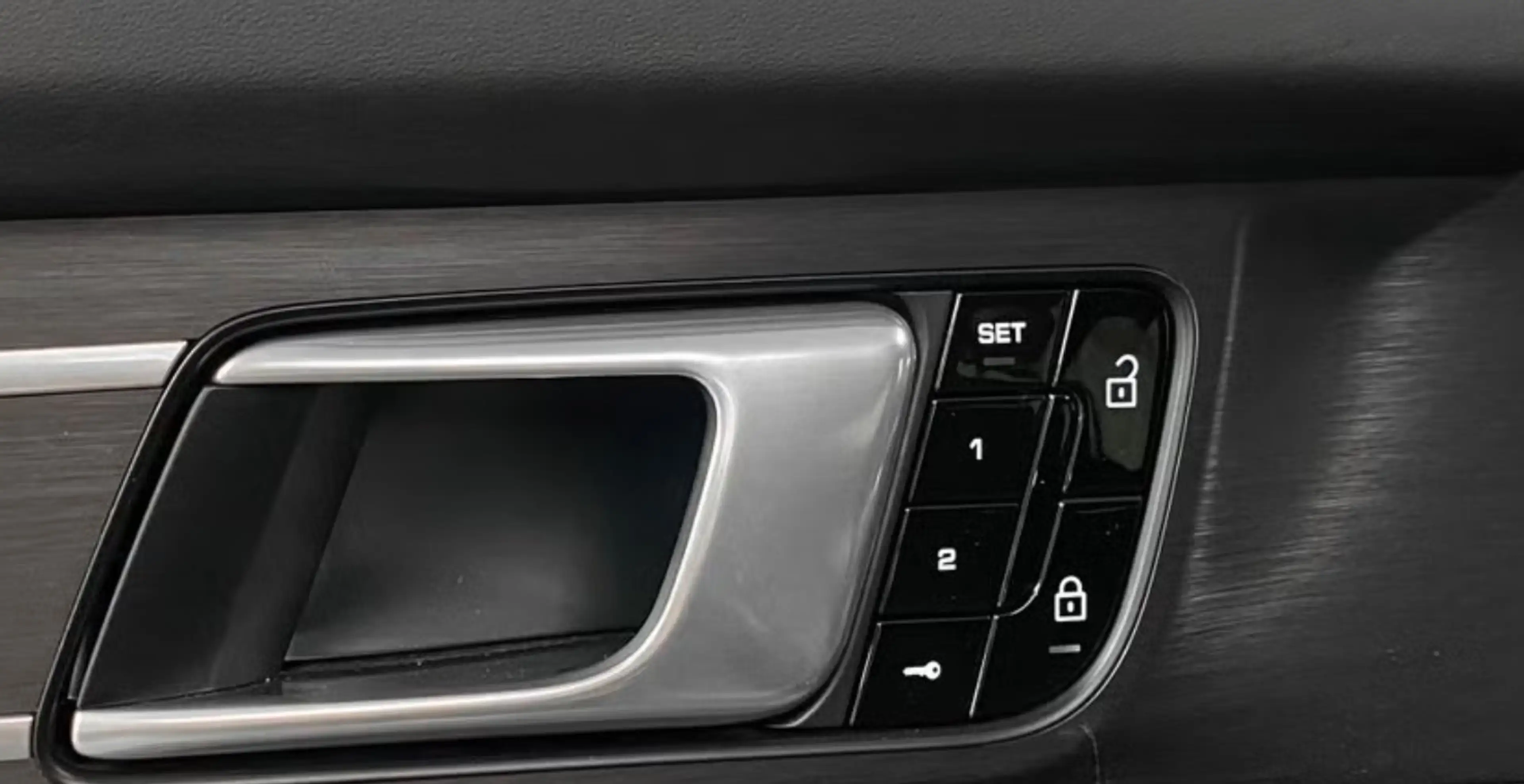 Porsche Panamera GTS *AHK/PANO/HUD* — photo 9