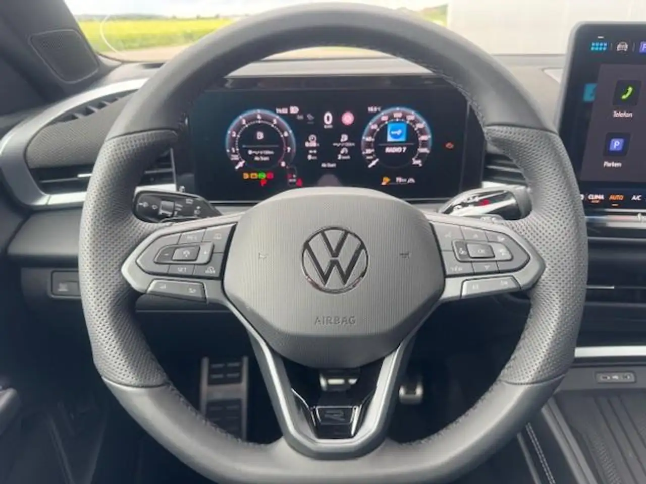 Volkswagen T-Roc 1.5 eTSI R-Line Pano Black GV5 19 Zoll 4