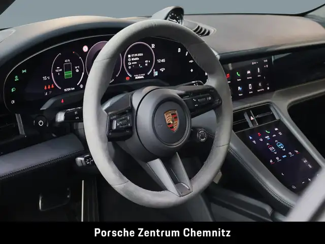 Porsche Taycan view 11