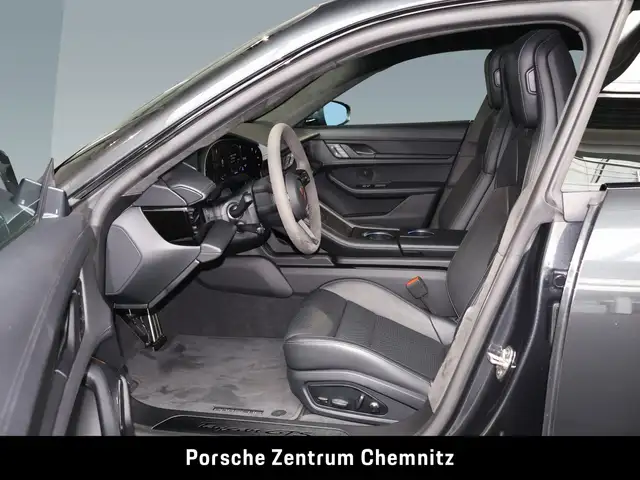 Porsche Taycan view 12
