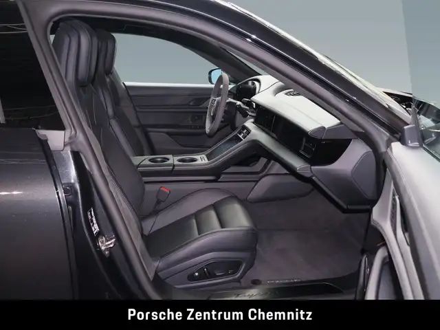 Porsche Taycan view 13