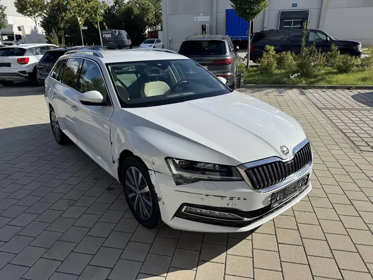 Skoda Superb Combi 1.5 TSI *TOP-Ausstattung* STYLE Weiß - 1
