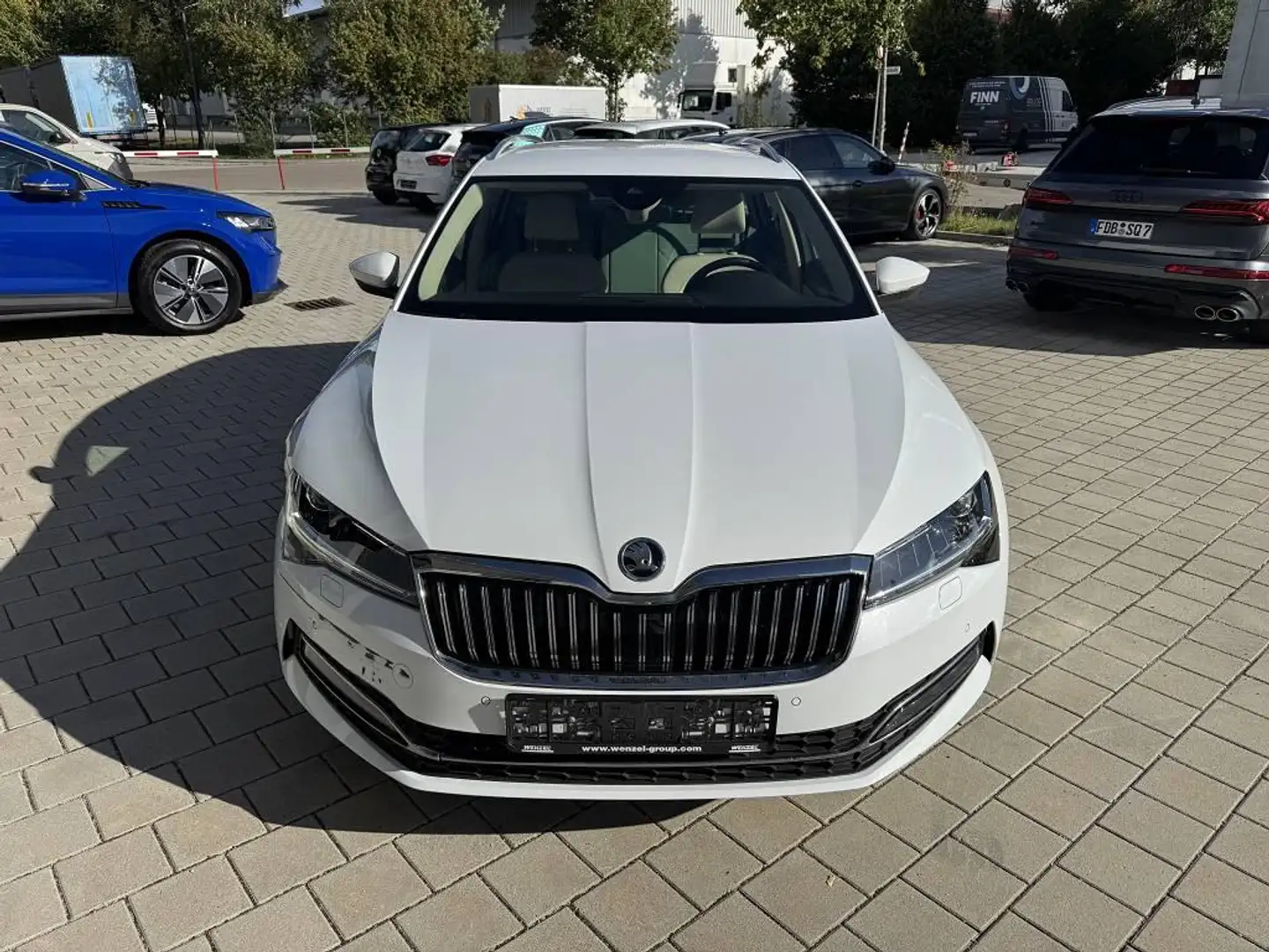 Skoda Superb Combi 1.5 TSI *TOP-Ausstattung* STYLE Weiß - 2
