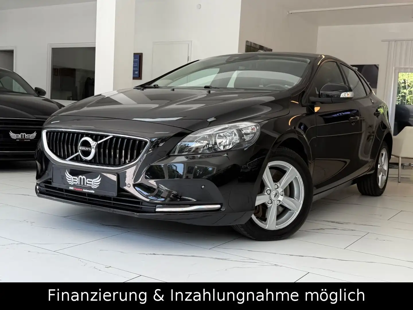 Volvo V40 Garantie bis 07.2026 Zwart - 1