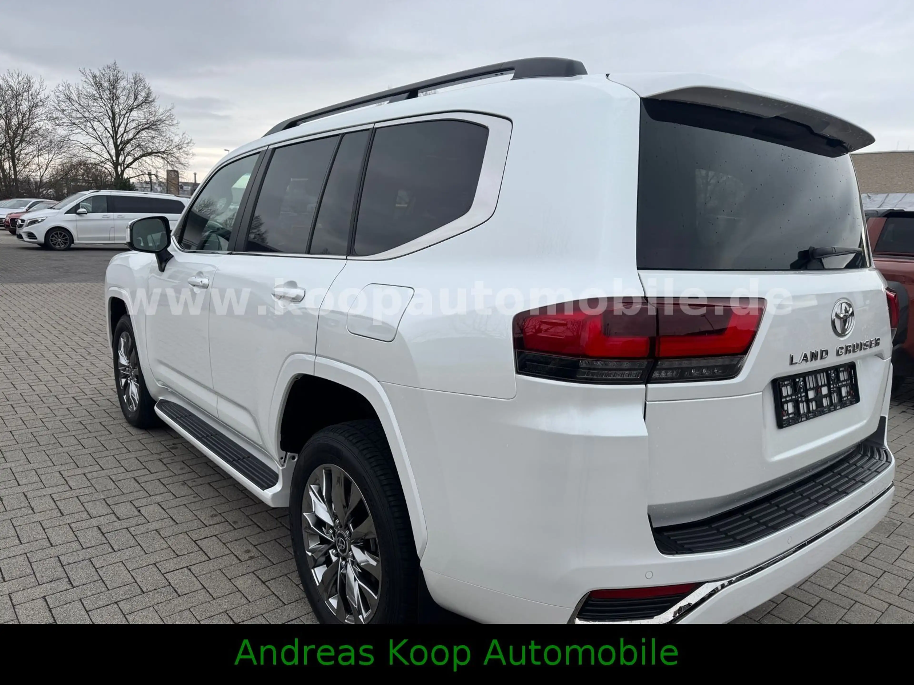 Toyota Land Cruiser 300 Premium ZX Mod 2026 3,3D V6 5-Sitze Sofort — photo 4