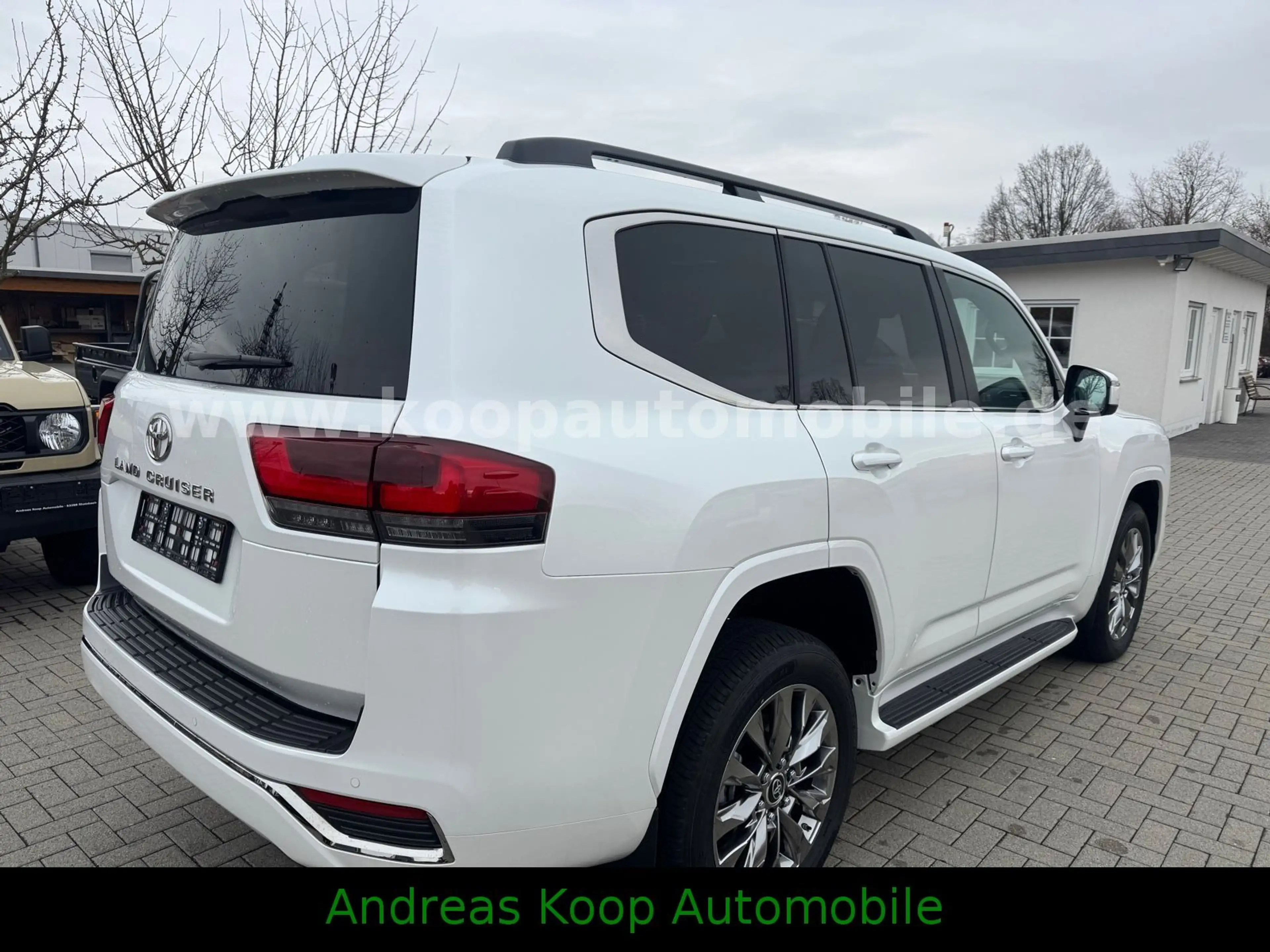 Toyota Land Cruiser 300 Premium ZX Mod 2026 3,3D V6 5-Sitze Sofort — photo 3
