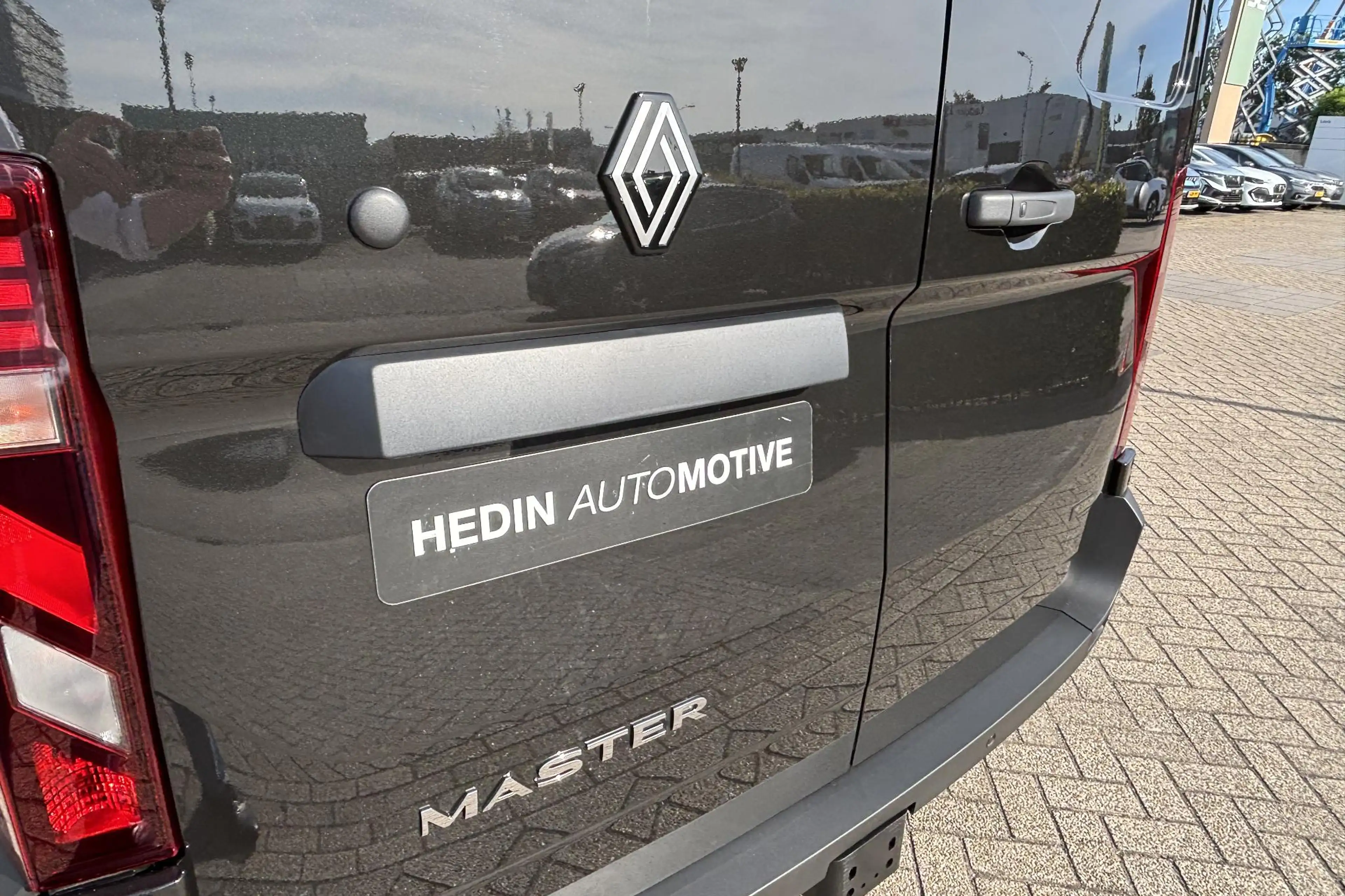 Renault Master E-Tech T35 L2H2 Advance long range 87 kWh — photo 12