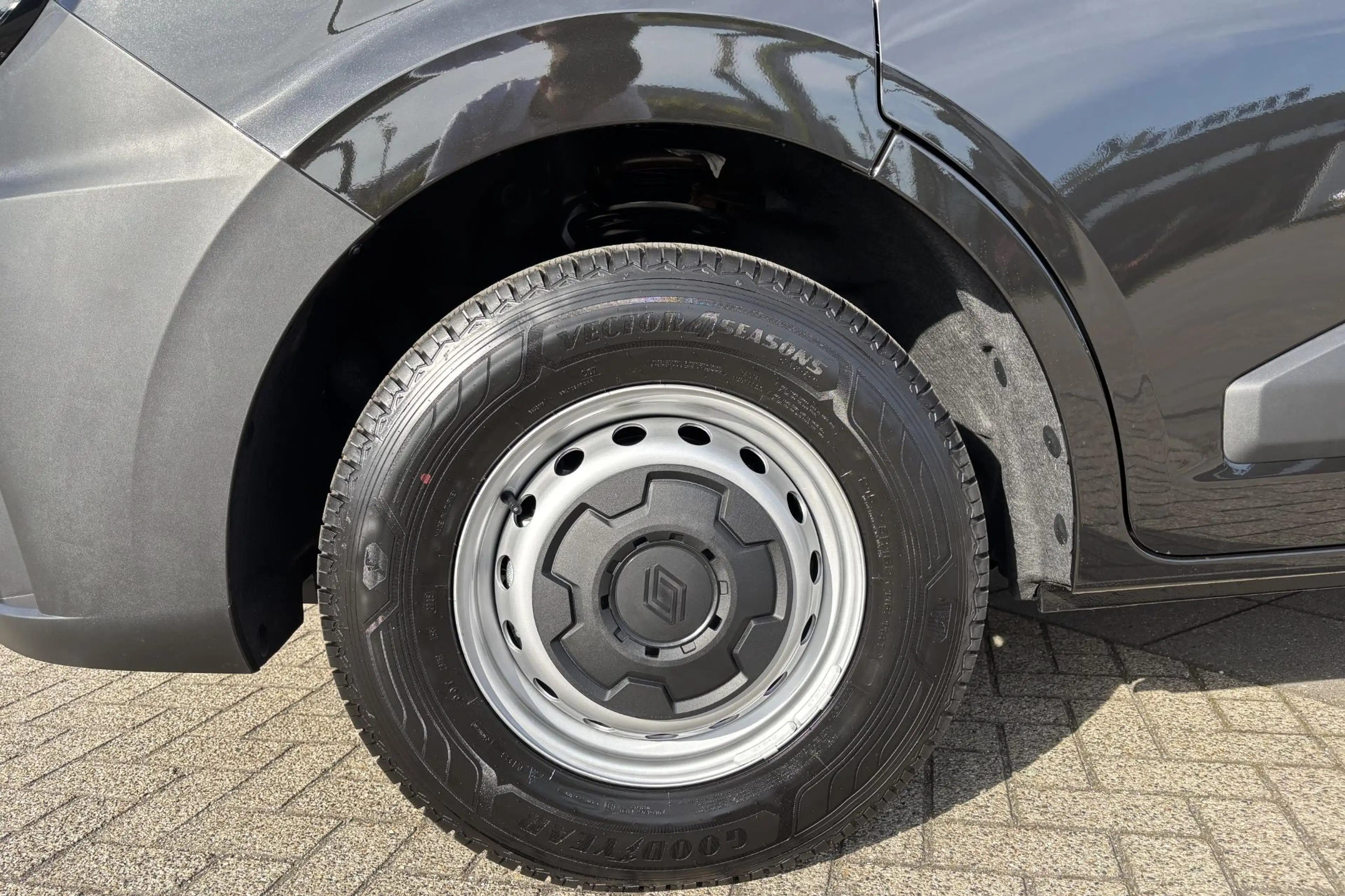 Renault Master E-Tech T35 L2H2 Advance long range 87 kWh — photo 5