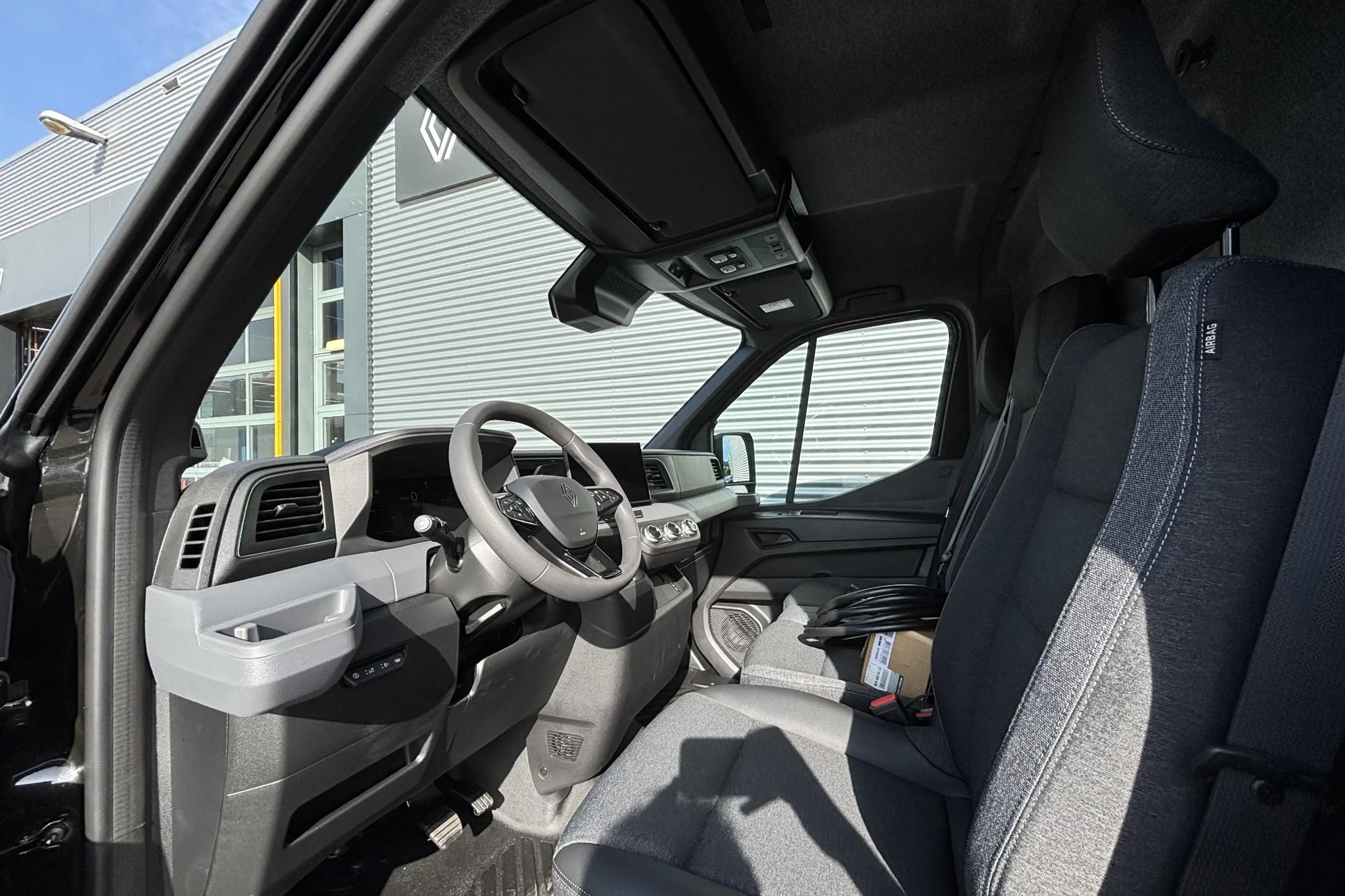 Renault Master E-Tech T35 L2H2 Advance long range 87 kWh — photo 6
