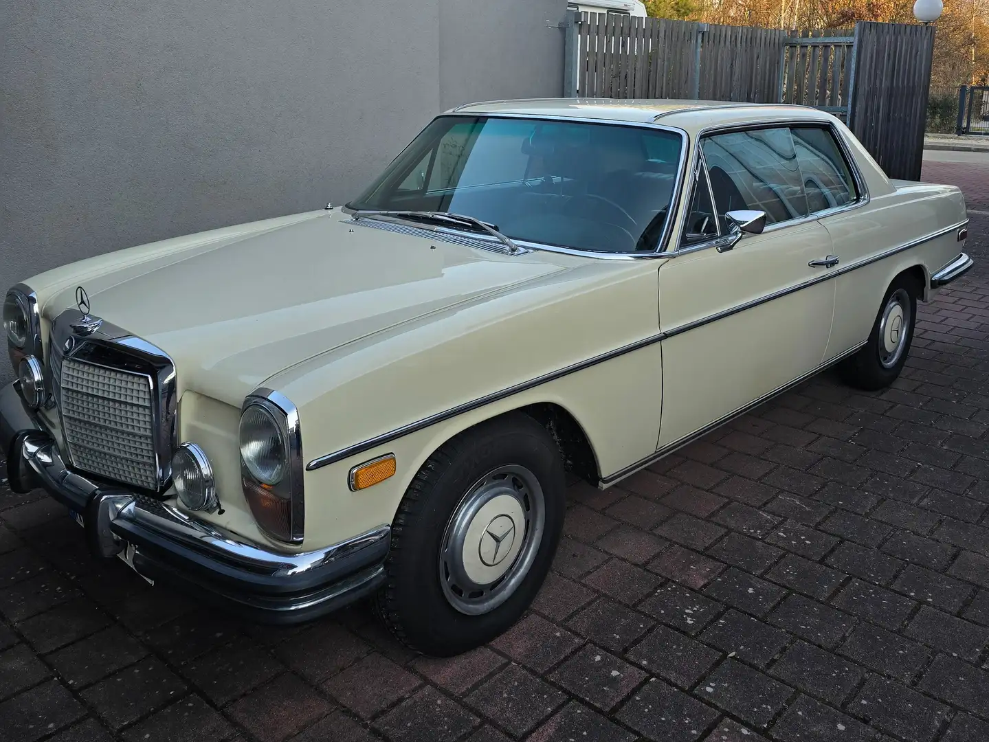 Mercedes-Benz W 114/115 Strich-Acht 250 C Automatic US-Reimport Alb - 1
