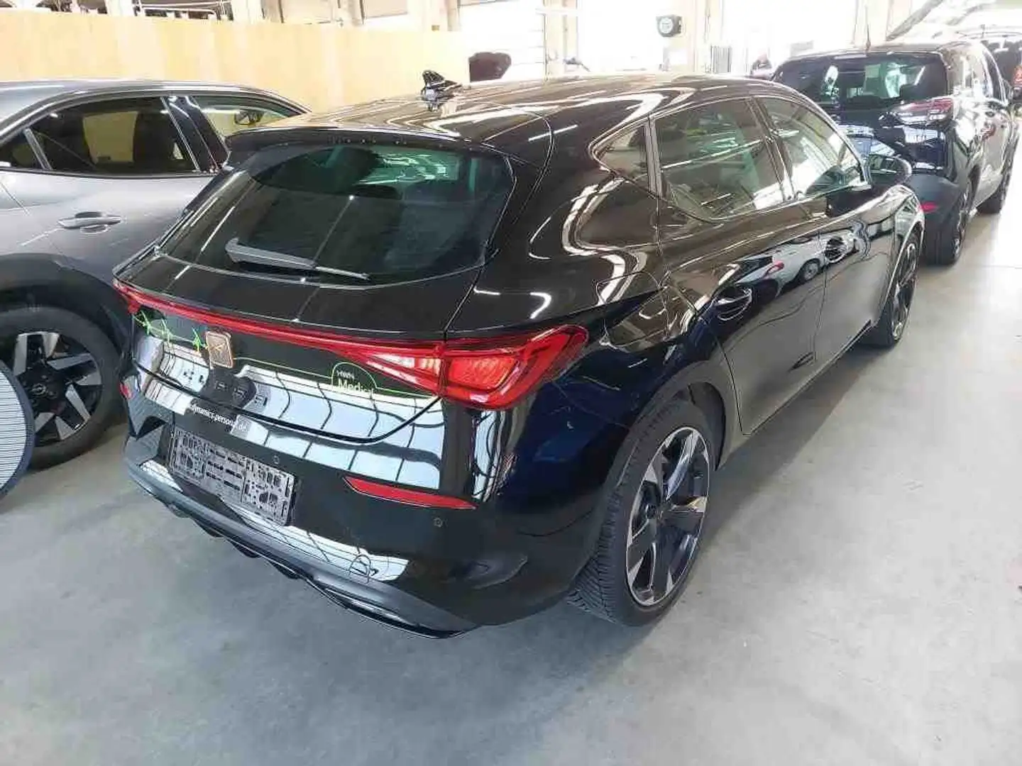 CUPRA Leon 1.5 eTSI DSG NAVI KAMERA PDC LED SITZHZG Schwarz - 2