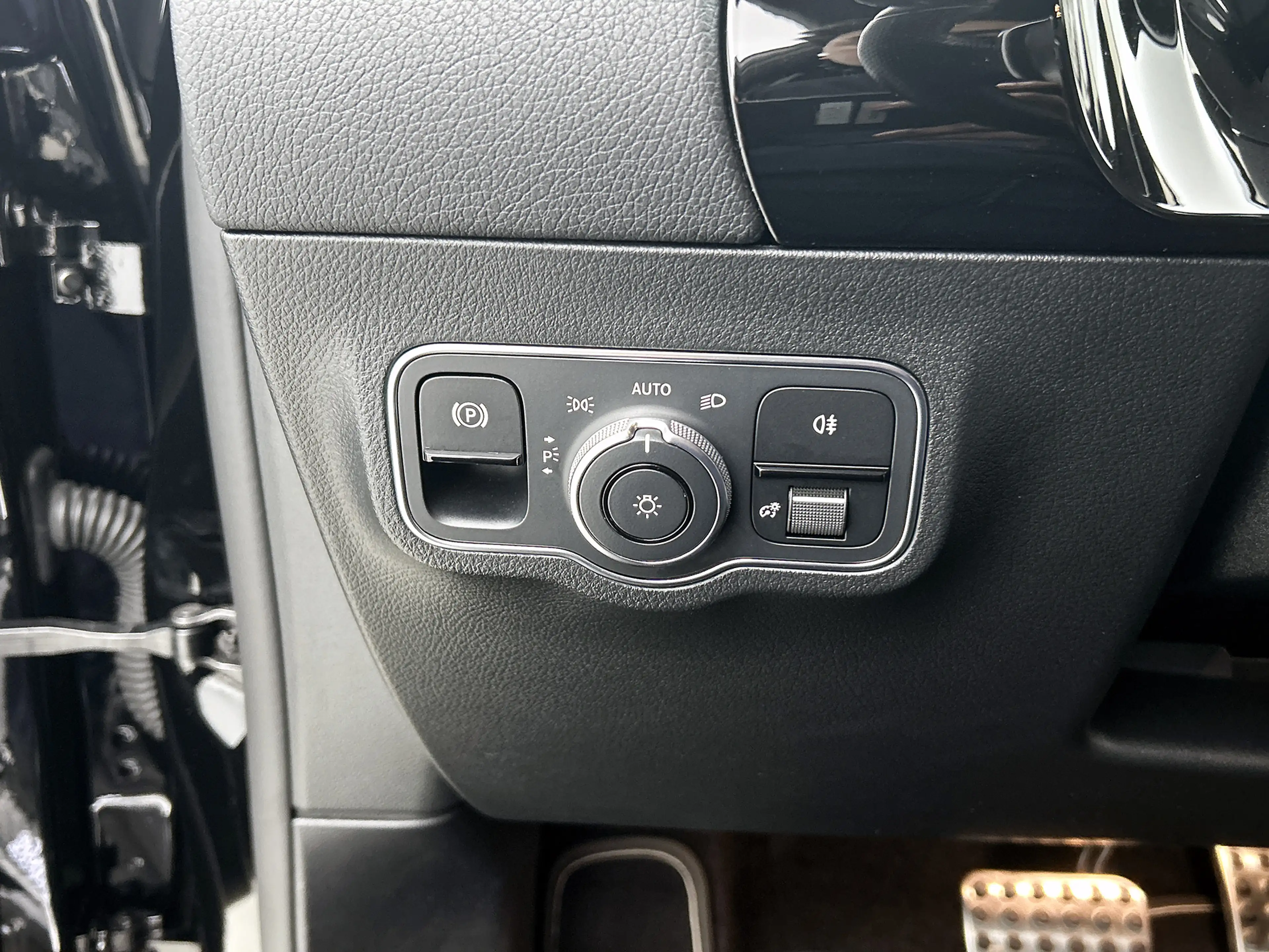 Mercedes-Benz B 250 e Hybride Premium Design AMG line / 1/2 Leder / St — photo 21