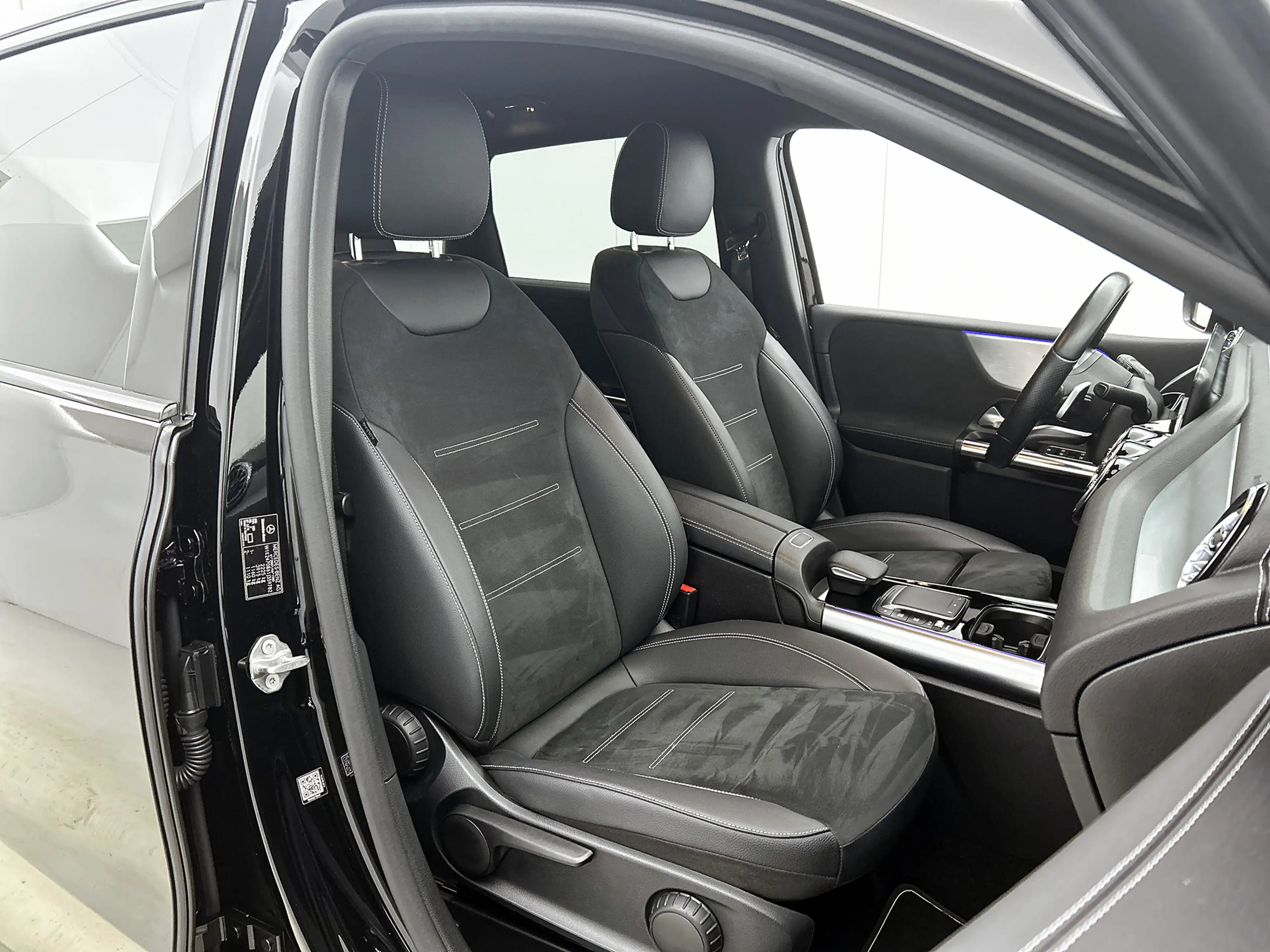 Mercedes-Benz B 250 e Hybride Premium Design AMG line / 1/2 Leder / St — photo 39