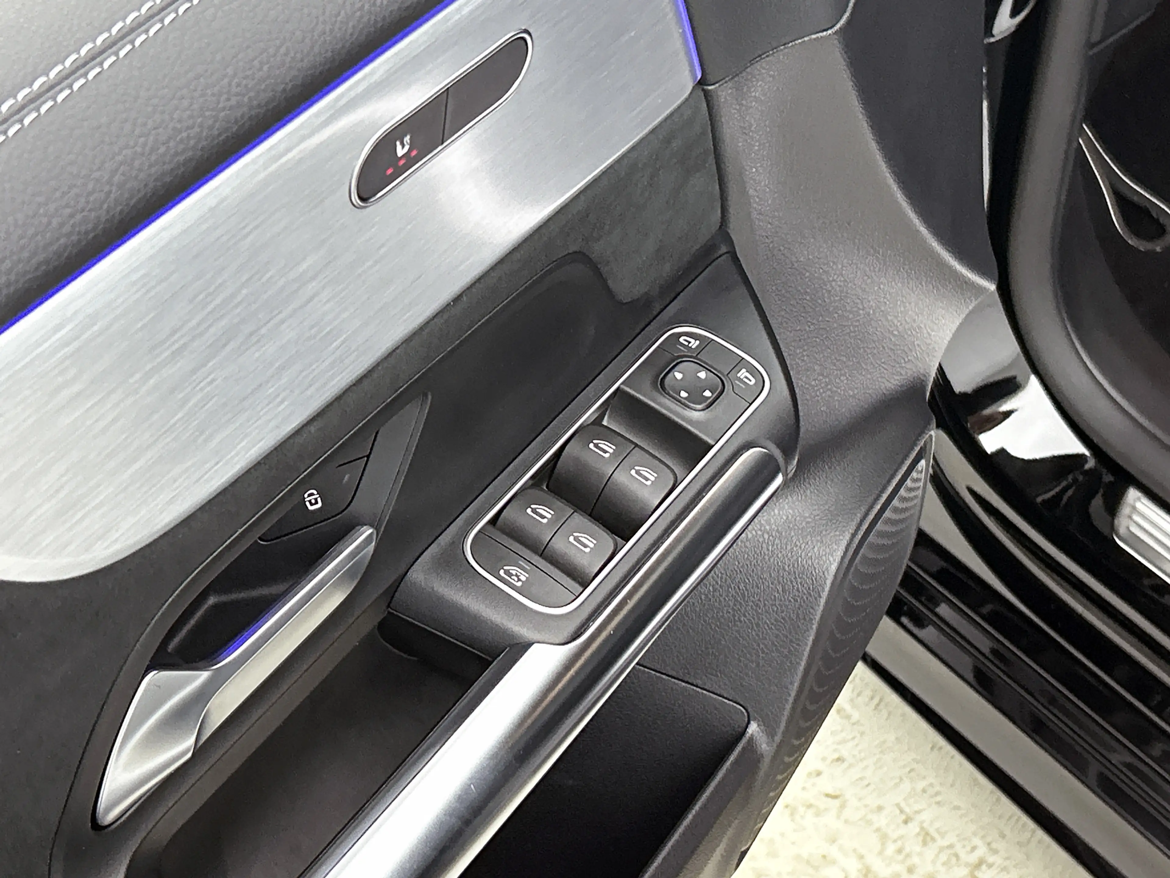 Mercedes-Benz B 250 e Hybride Premium Design AMG line / 1/2 Leder / St — photo 33