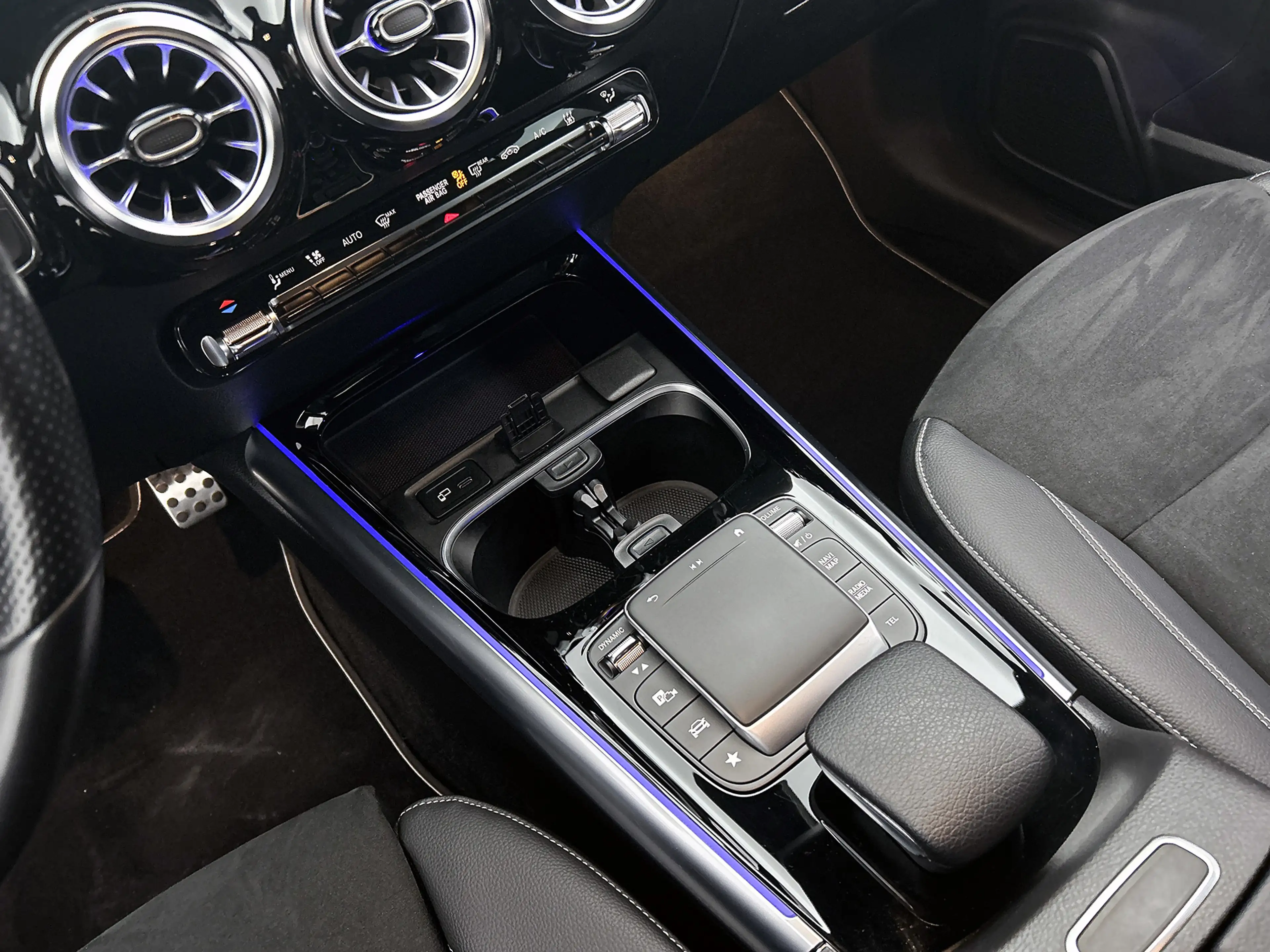 Mercedes-Benz B 250 e Hybride Premium Design AMG line / 1/2 Leder / St — photo 10