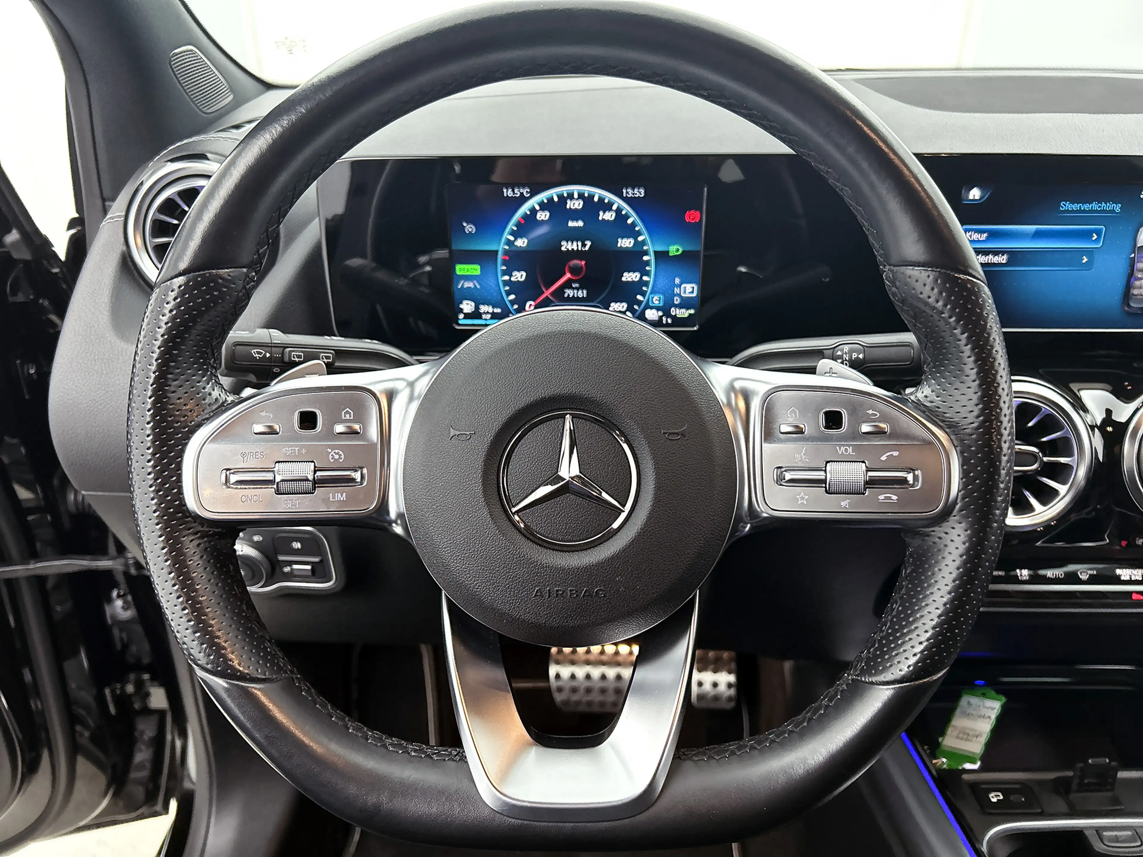 Mercedes-Benz B 250 e Hybride Premium Design AMG line / 1/2 Leder / St — photo 35