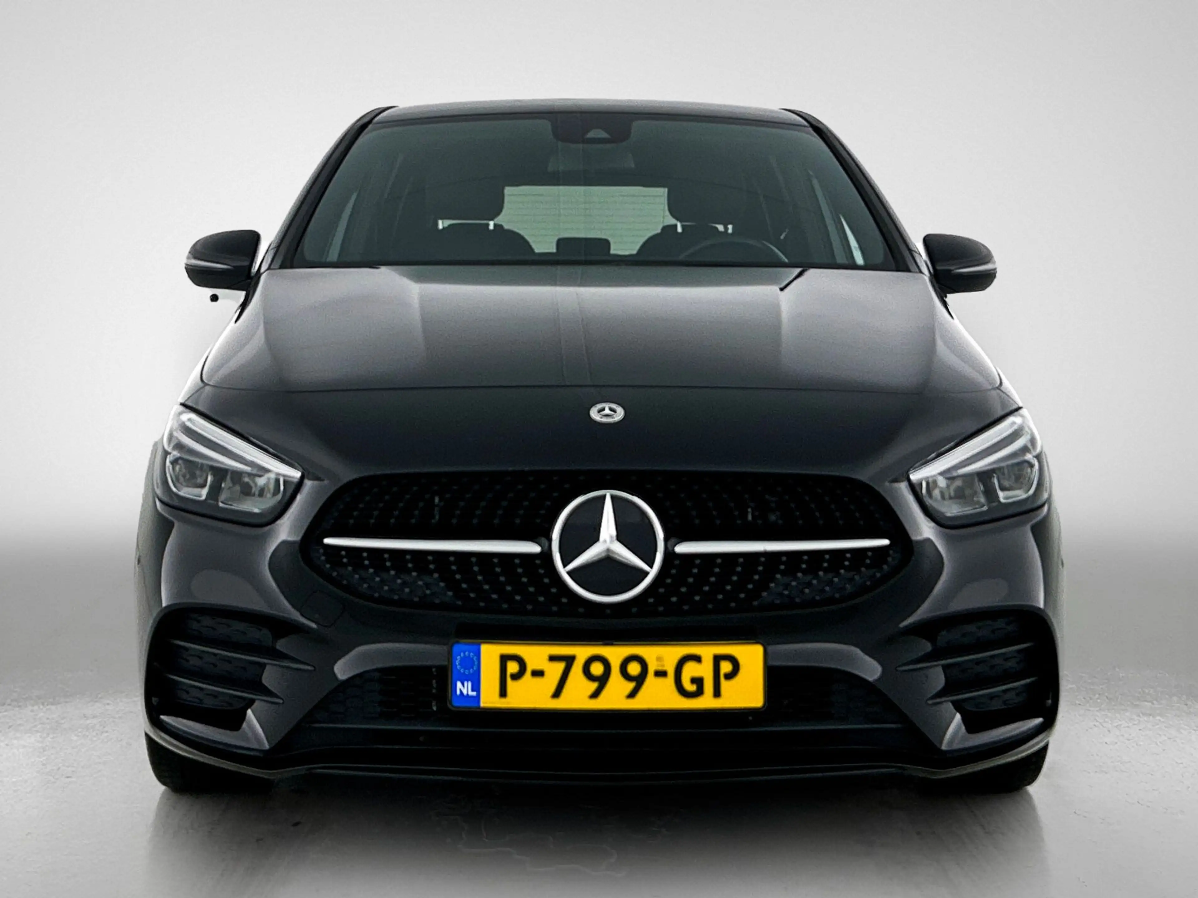Mercedes-Benz B 250 e Hybride Premium Design AMG line / 1/2 Leder / St — photo 6