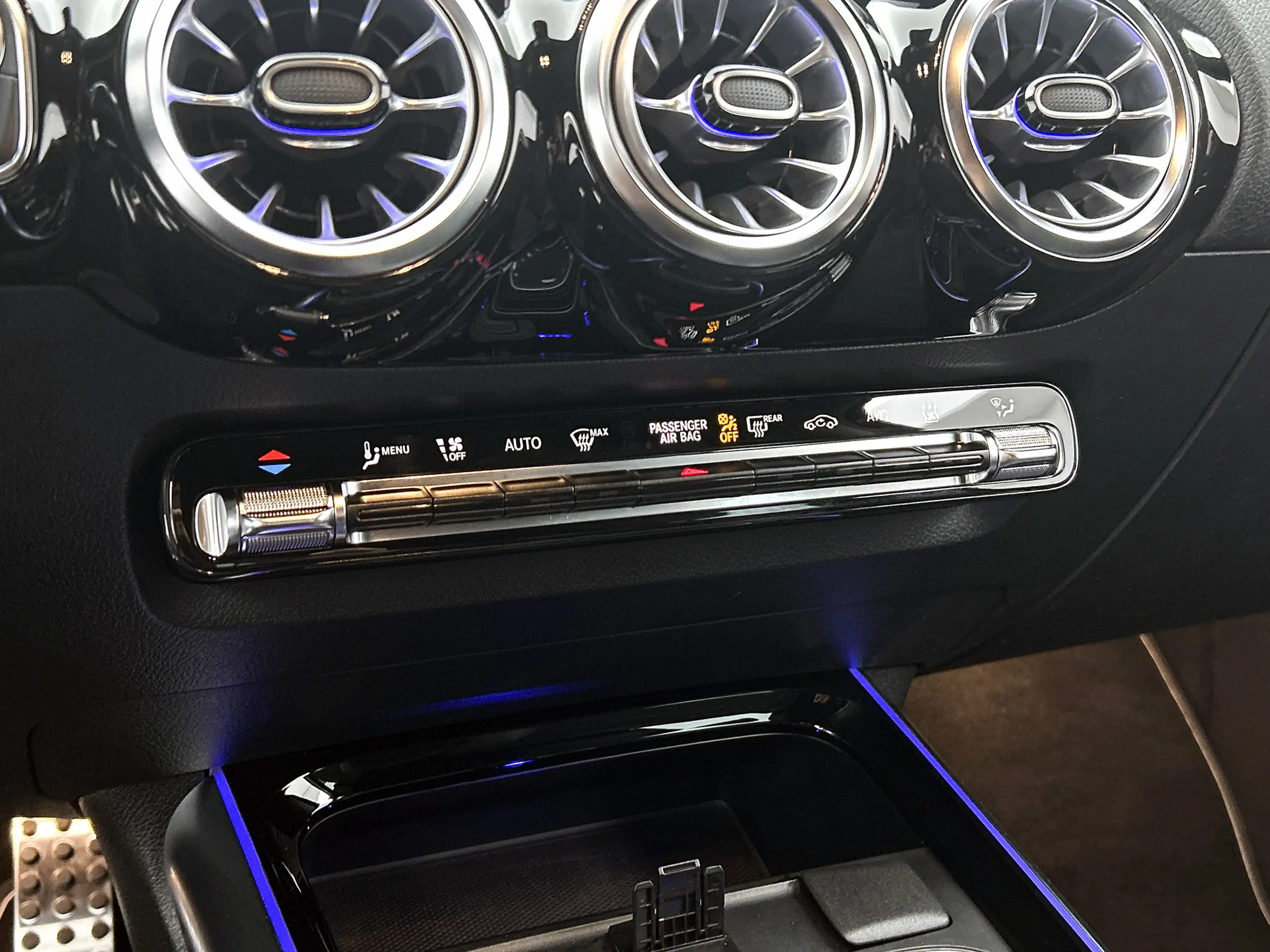 Mercedes-Benz B 250 e Hybride Premium Design AMG line / 1/2 Leder / St — photo 11