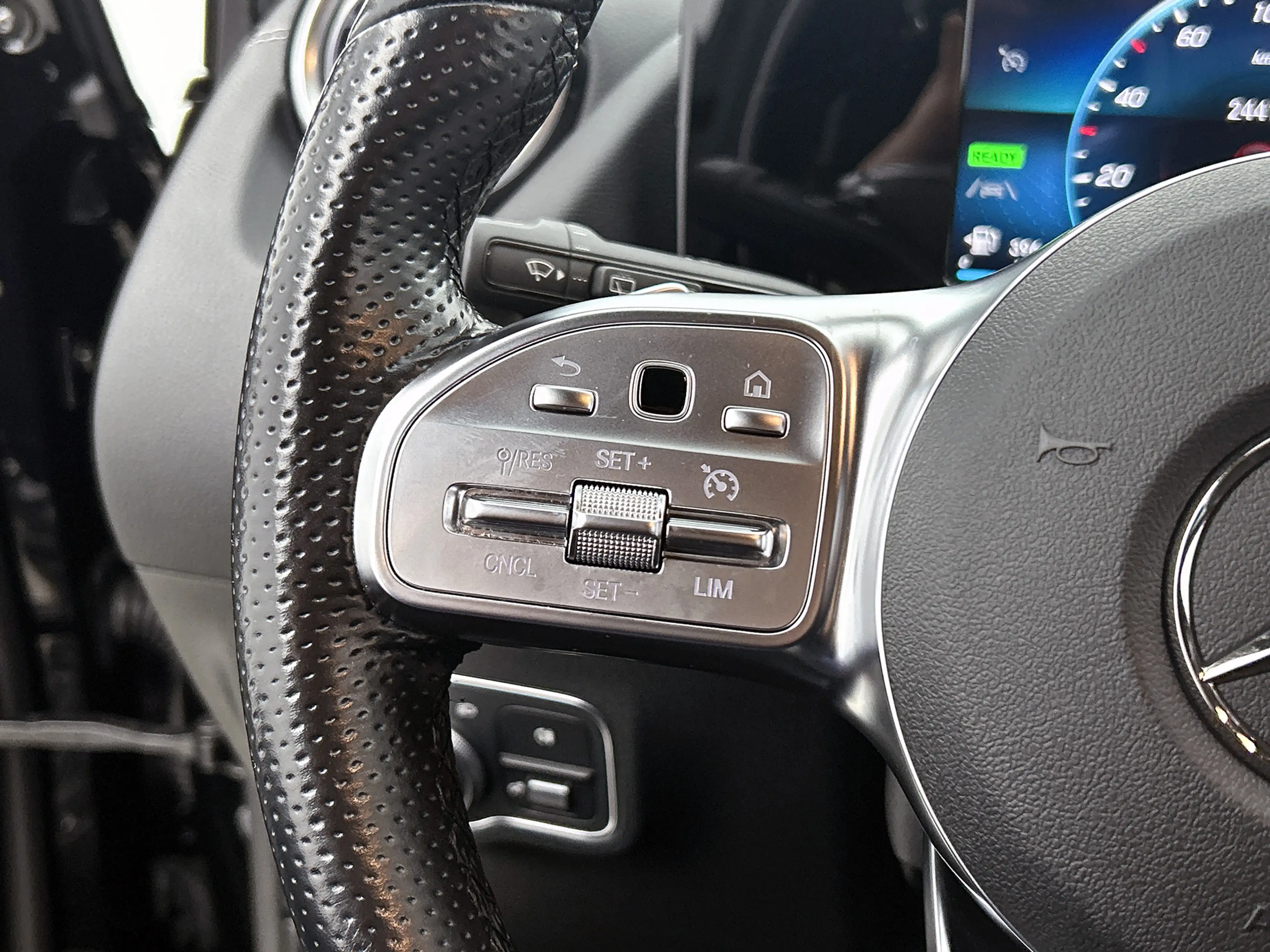 Mercedes-Benz B 250 e Hybride Premium Design AMG line / 1/2 Leder / St — photo 7