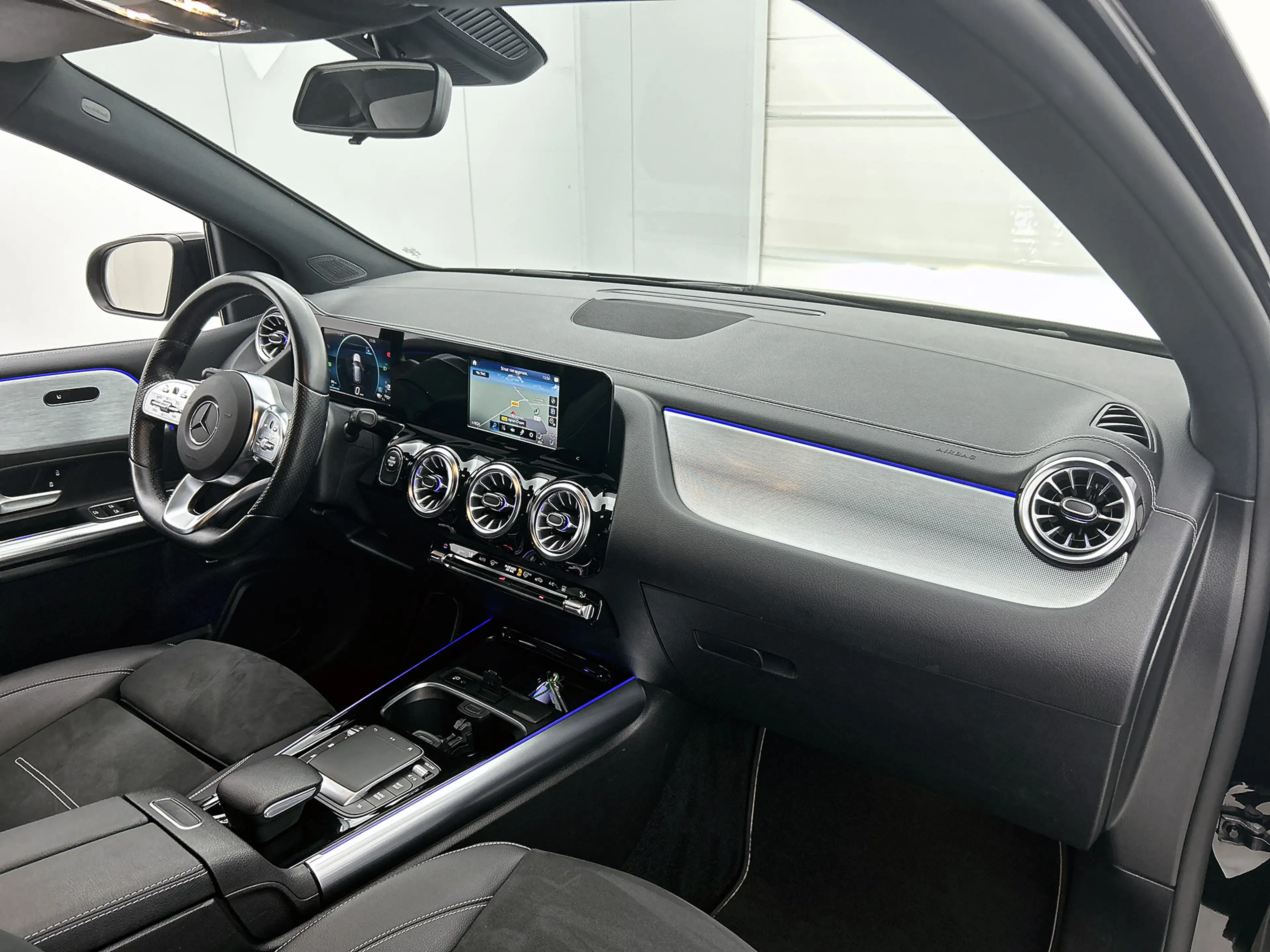 Mercedes-Benz B 250 e Hybride Premium Design AMG line / 1/2 Leder / St — photo 2