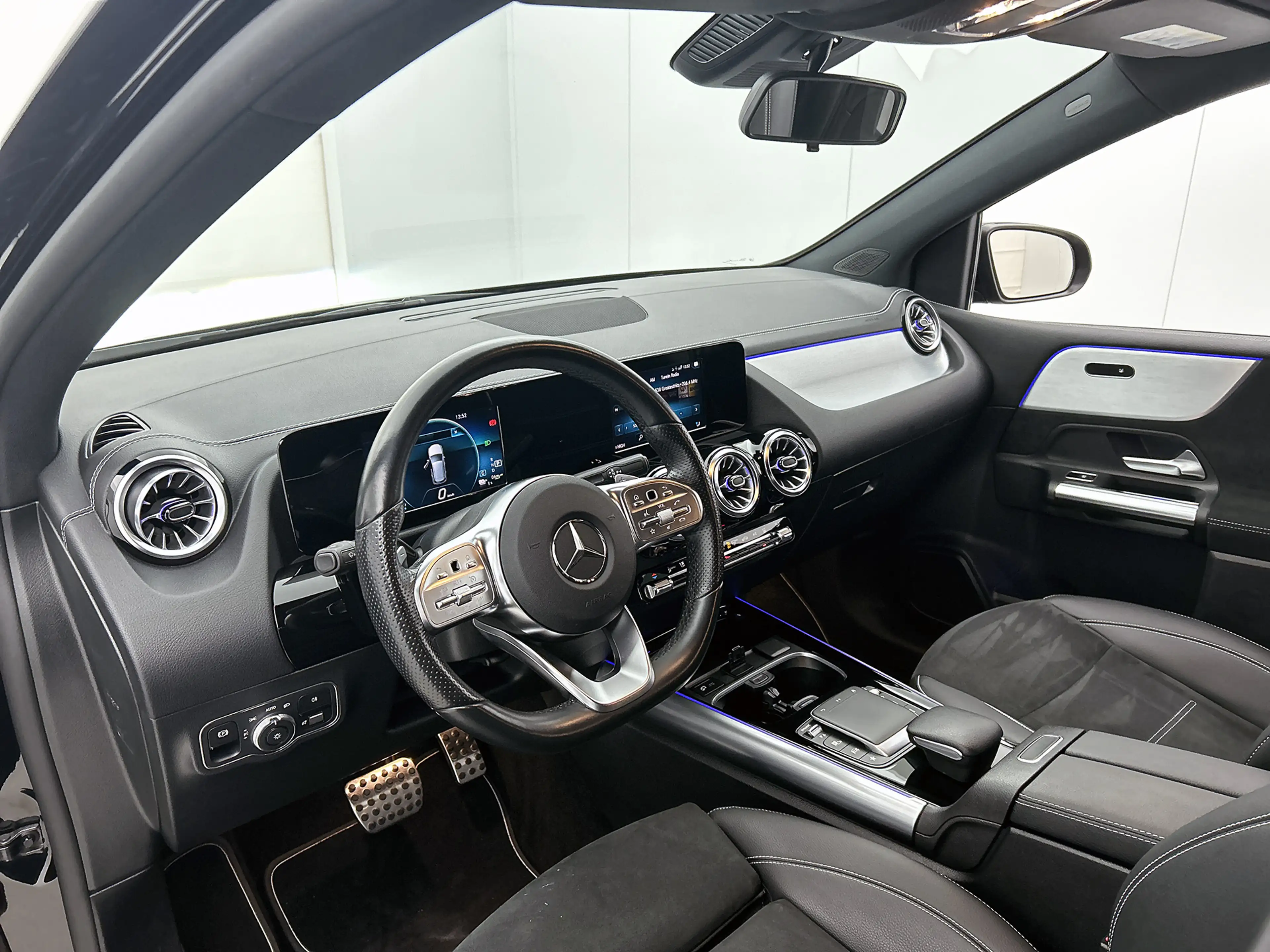 Mercedes-Benz B 250 e Hybride Premium Design AMG line / 1/2 Leder / St — photo 23