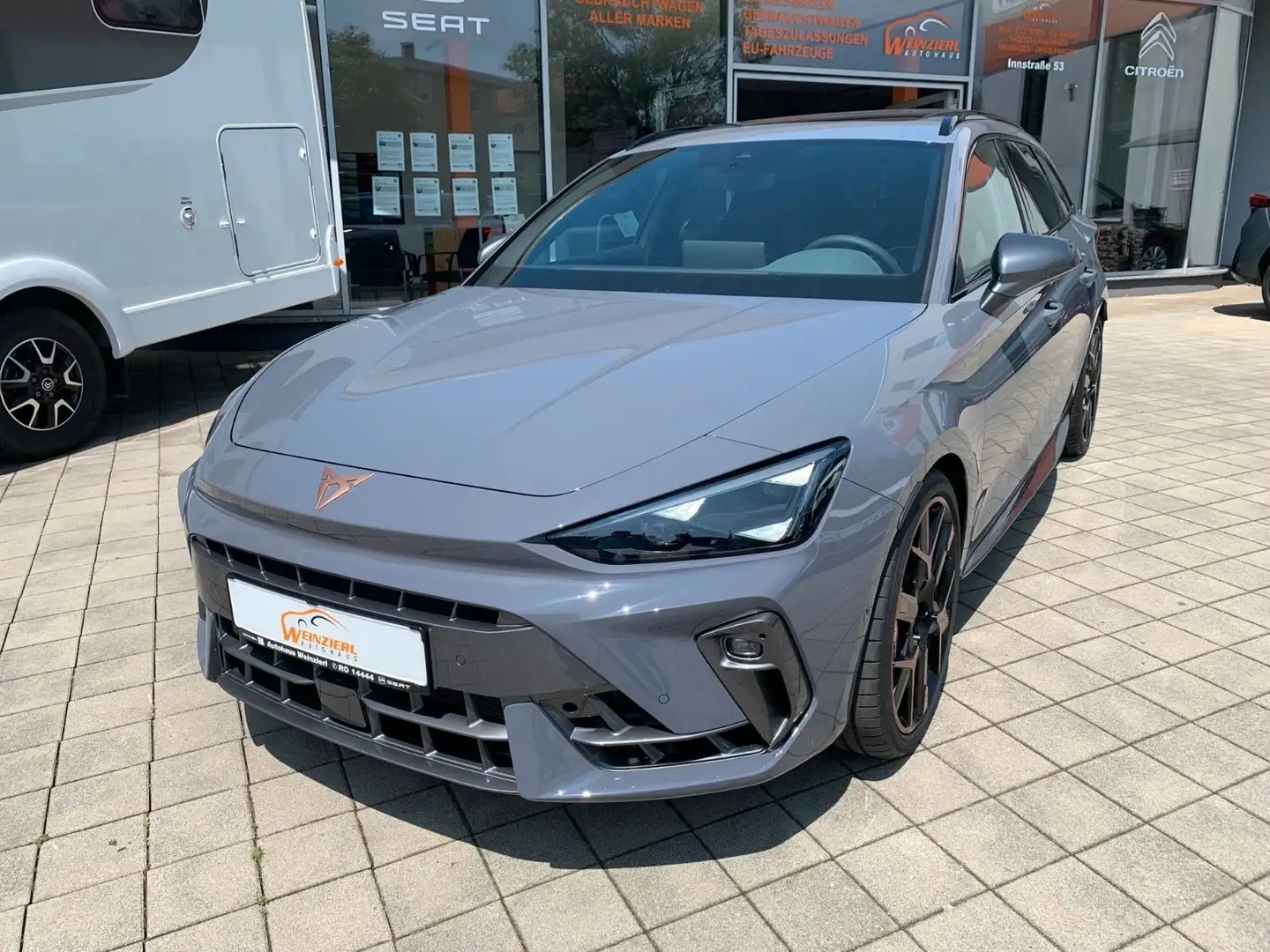 CUPRA Leon 2.0 TSI 245kW VZ EXTREME DSG 4WD SP Grau - 1