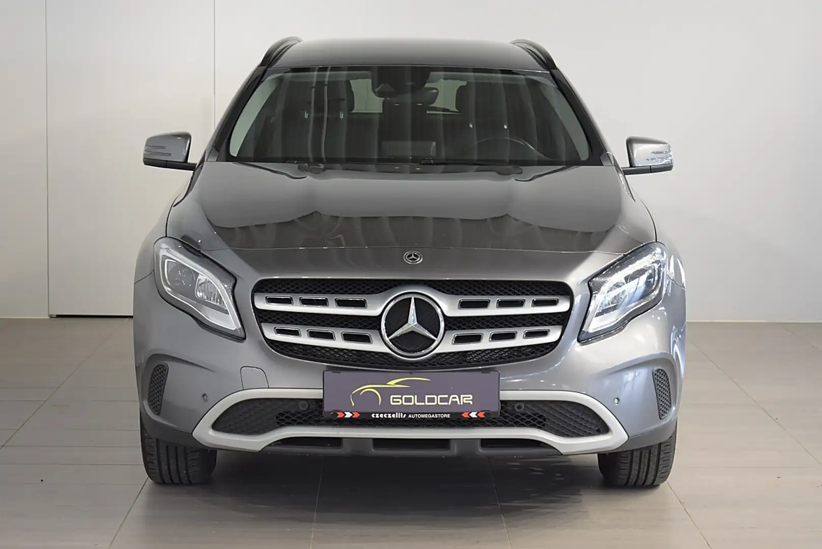 Mercedes-Benz GLA 180 Grau - 2