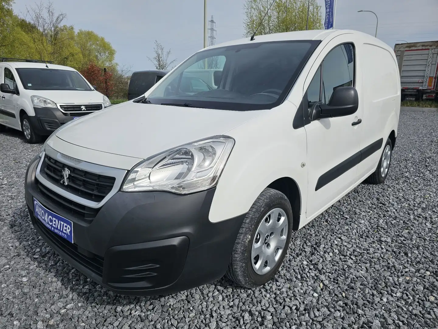 Peugeot Partner 1.6 BlueHDi // UTILITAIRE / CLIM / GARANTIE 1 AN// Wit - 1